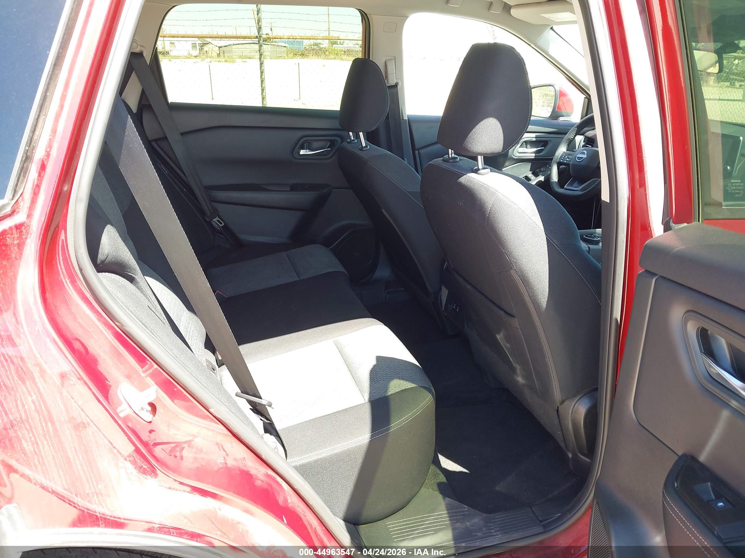NISSAN ROGUE image 8