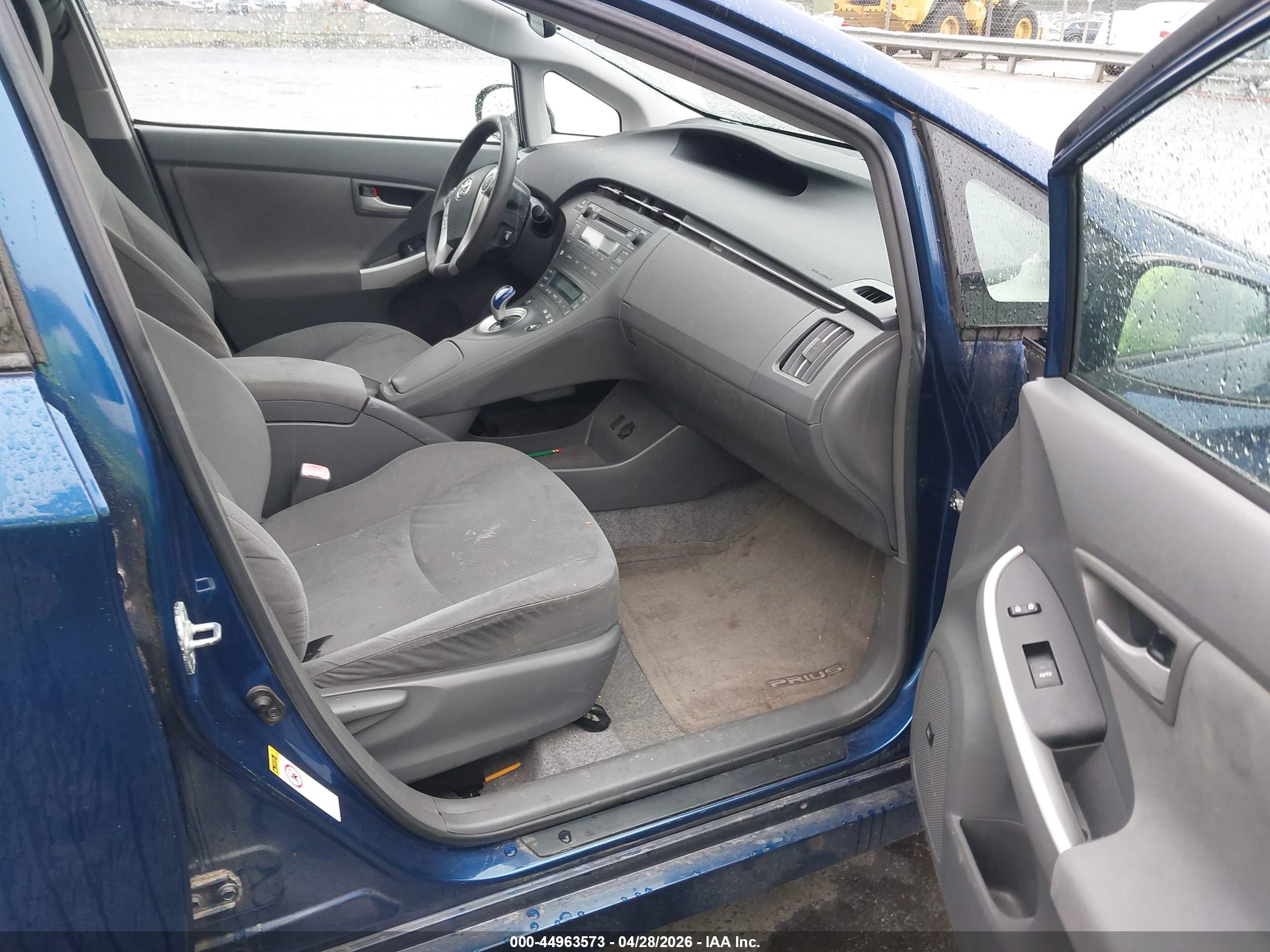 TOYOTA PRIUS image 5