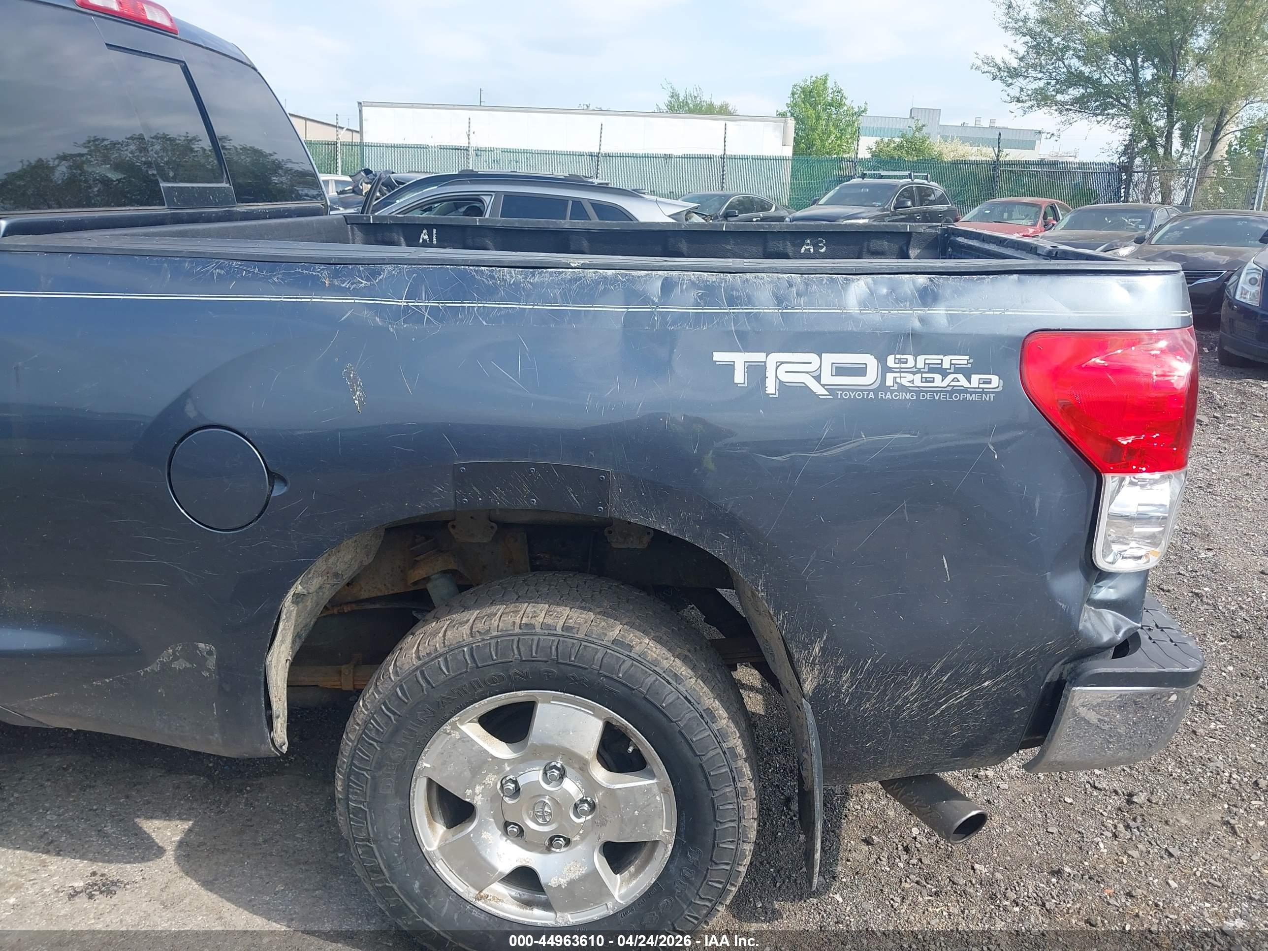 TOYOTA TUNDRA image 6