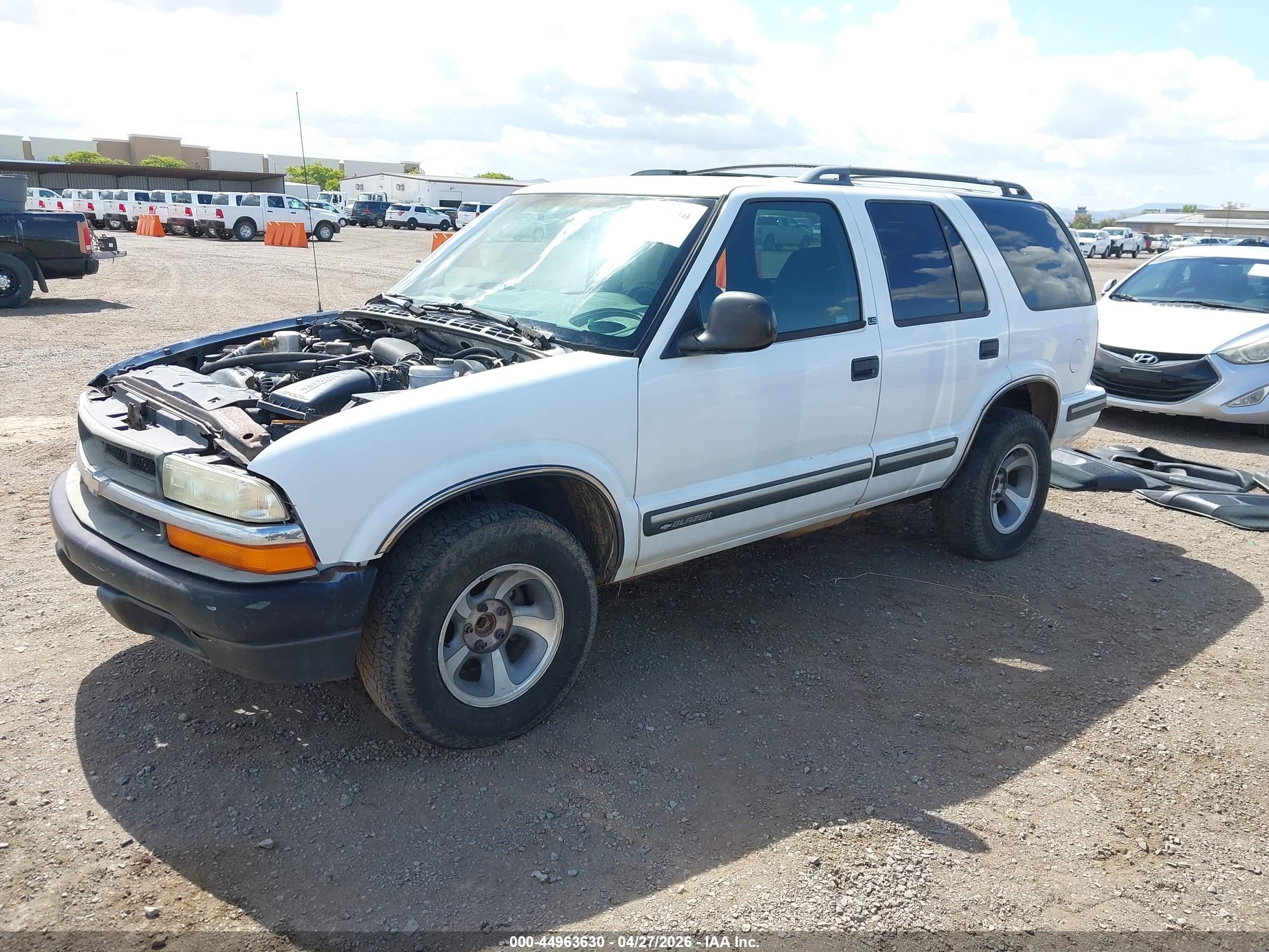CHEVROLET BLAZER image 2