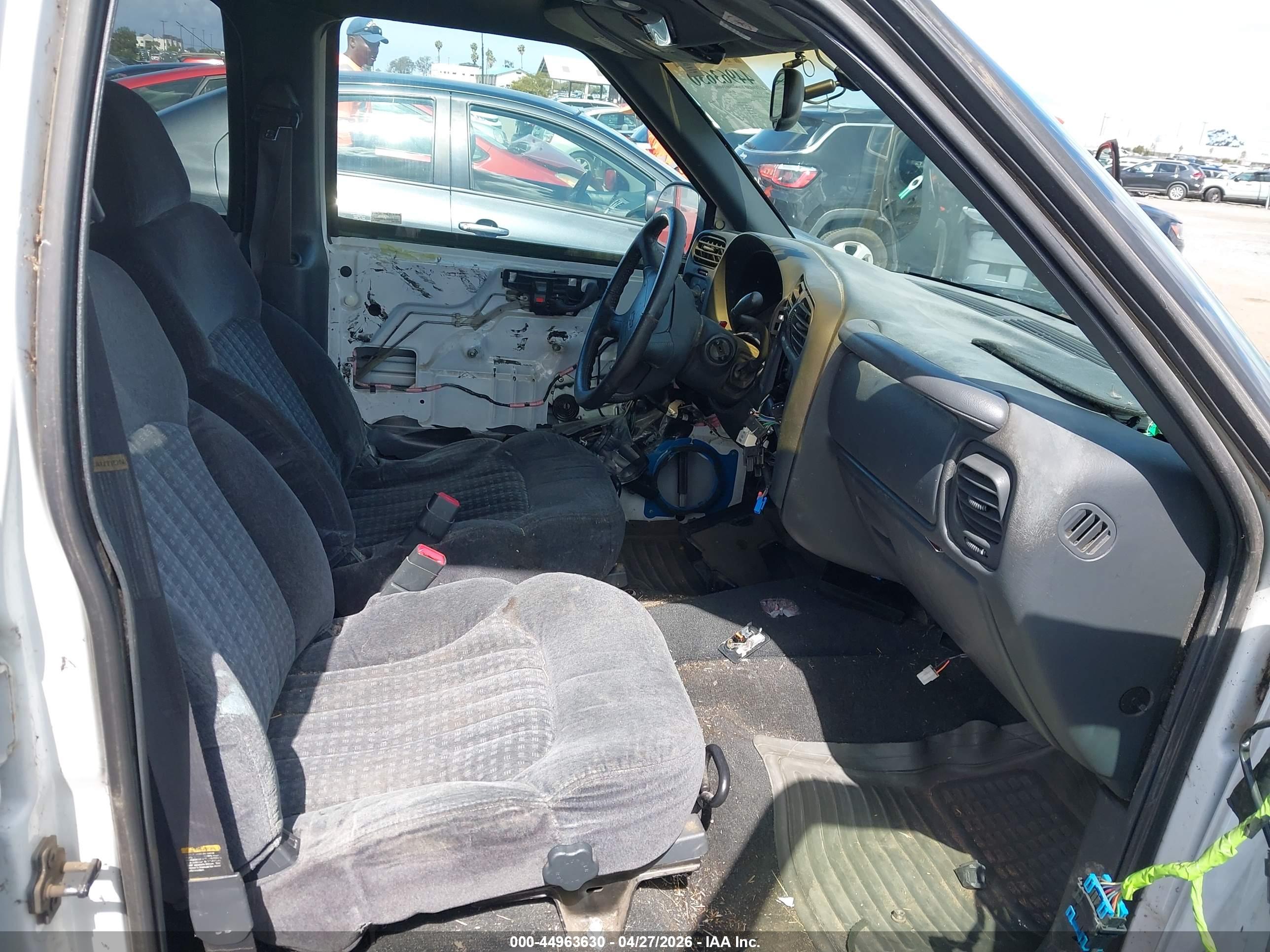 CHEVROLET BLAZER image 5