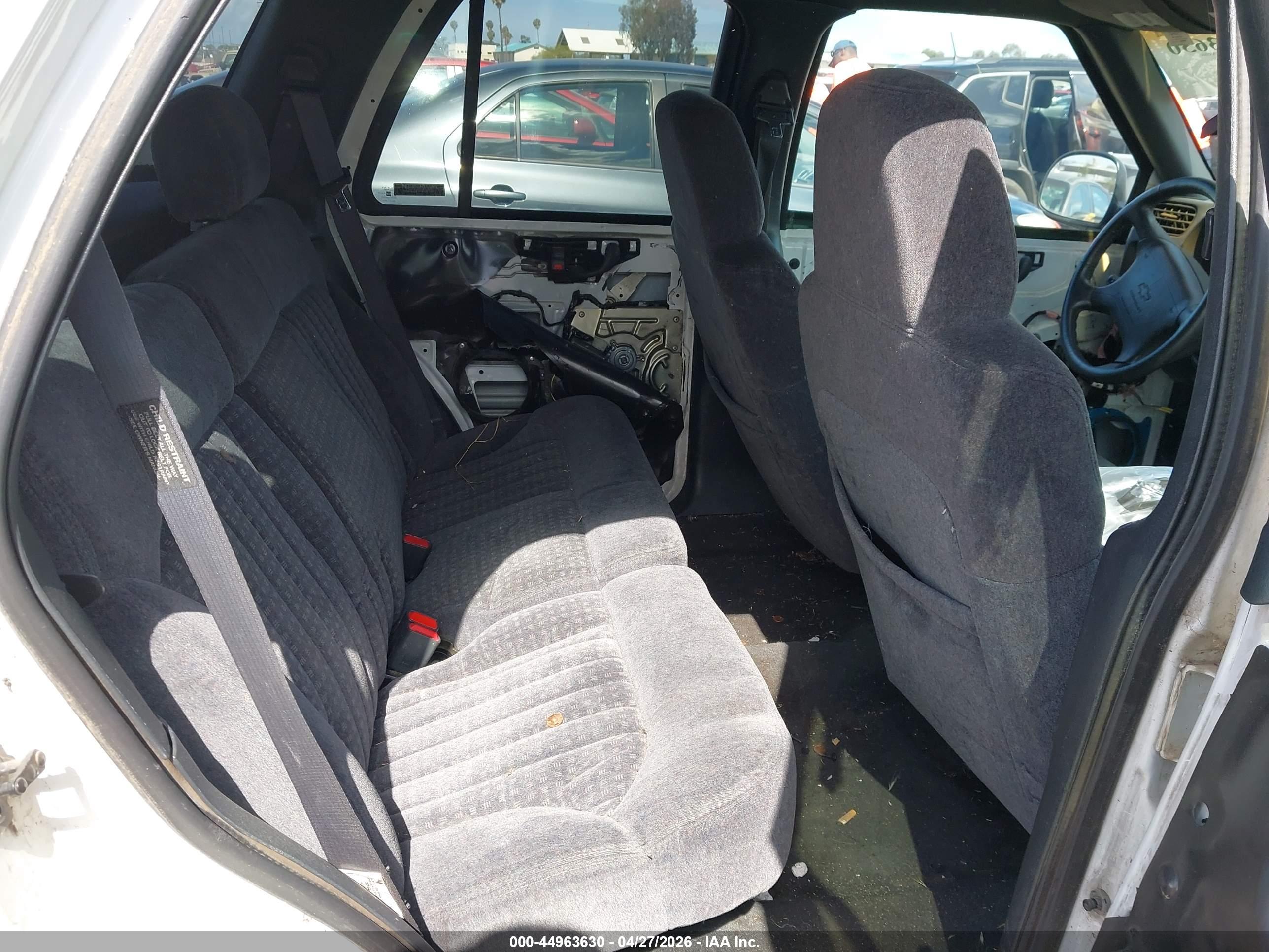 CHEVROLET BLAZER image 8