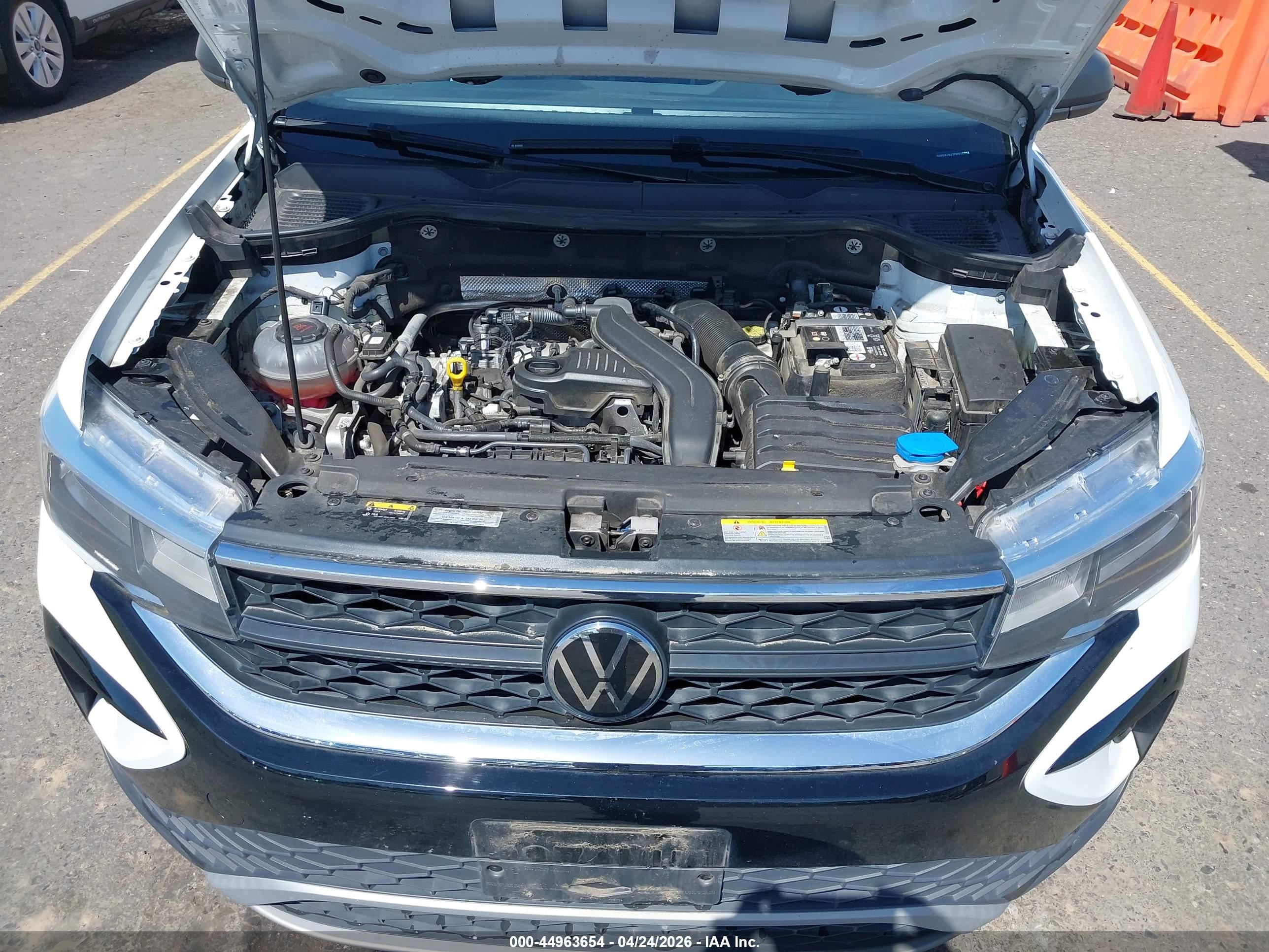 VOLKSWAGEN TAOS image 10