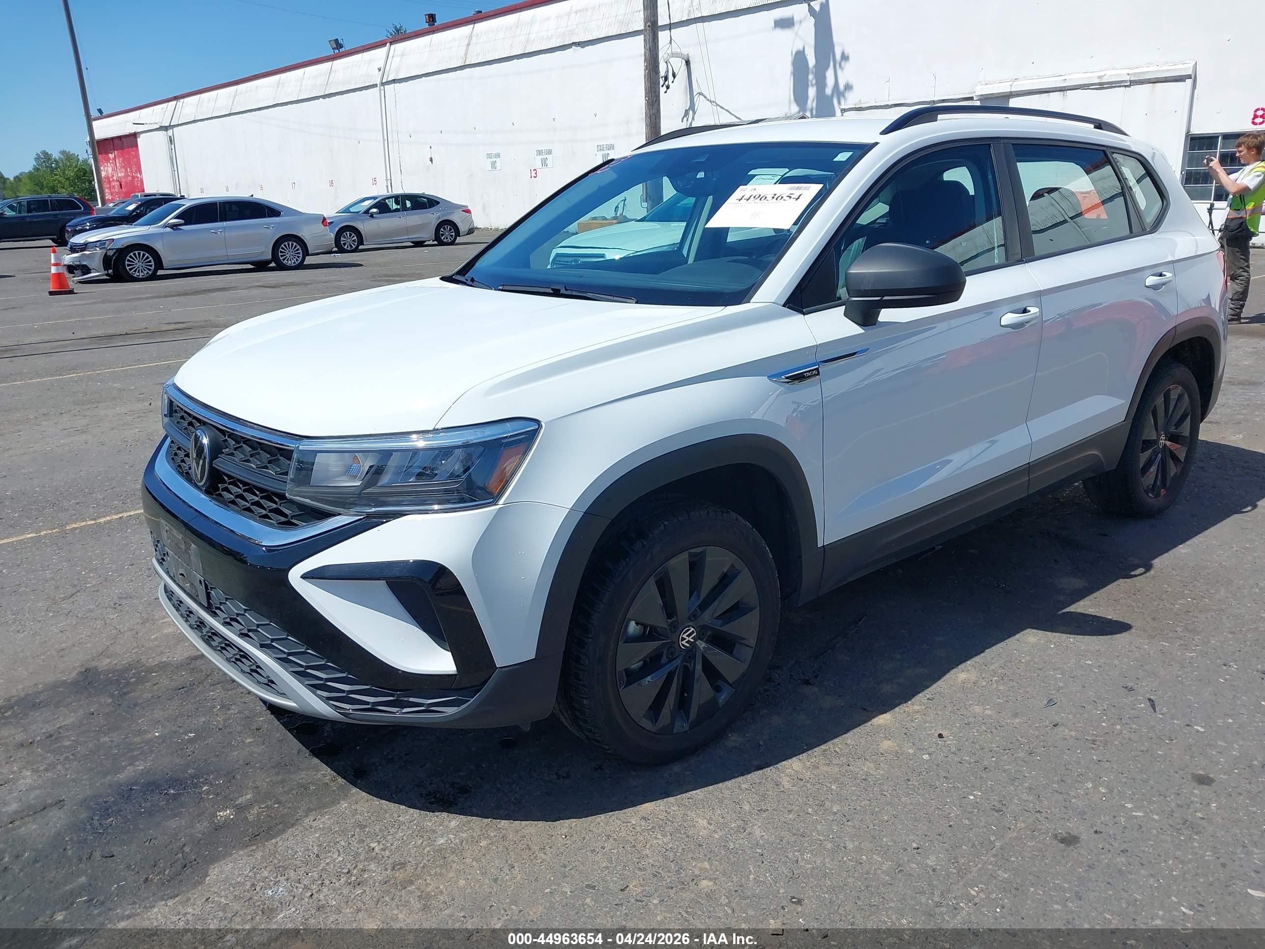 VOLKSWAGEN TAOS image 2