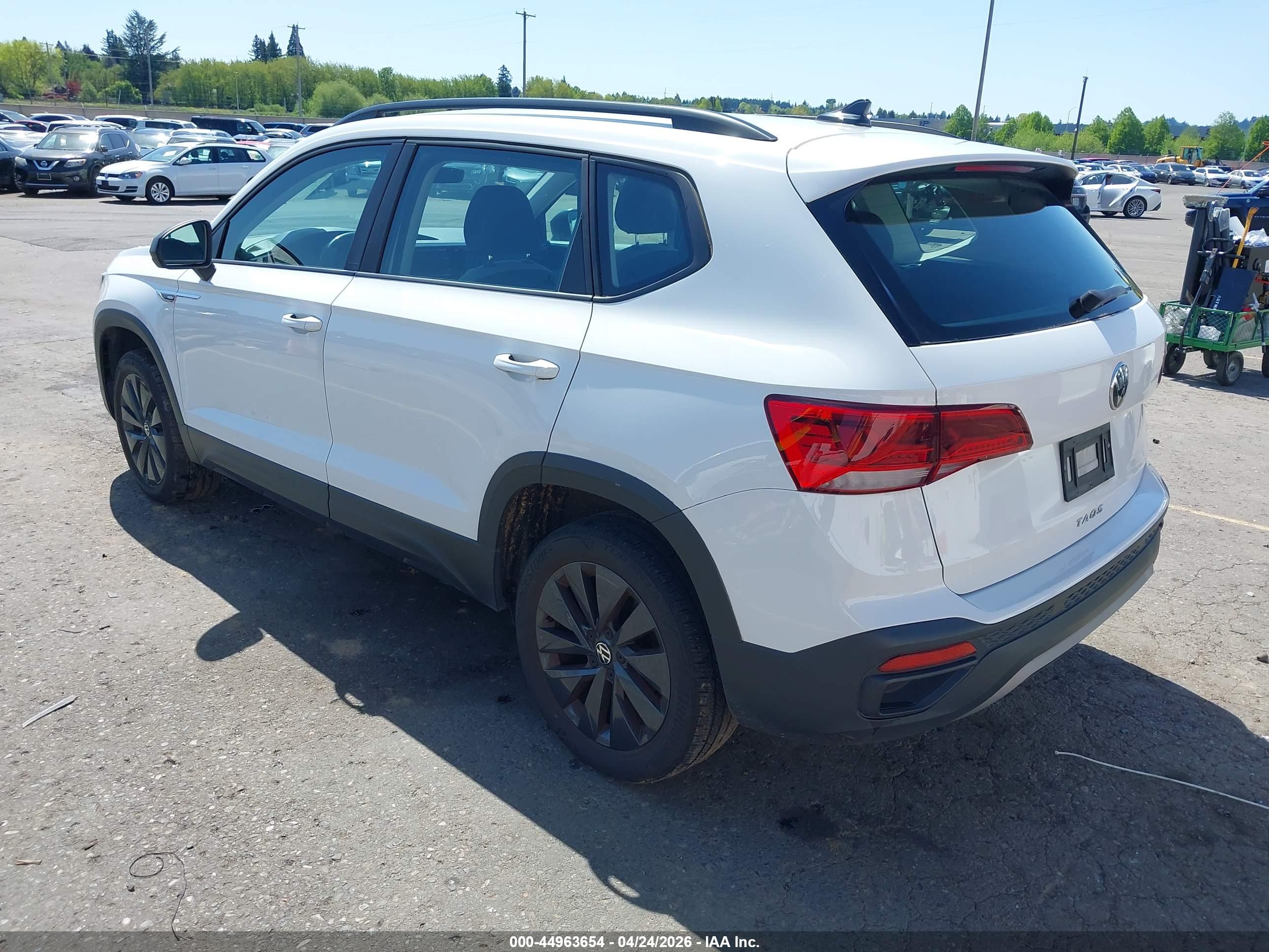 VOLKSWAGEN TAOS image 3