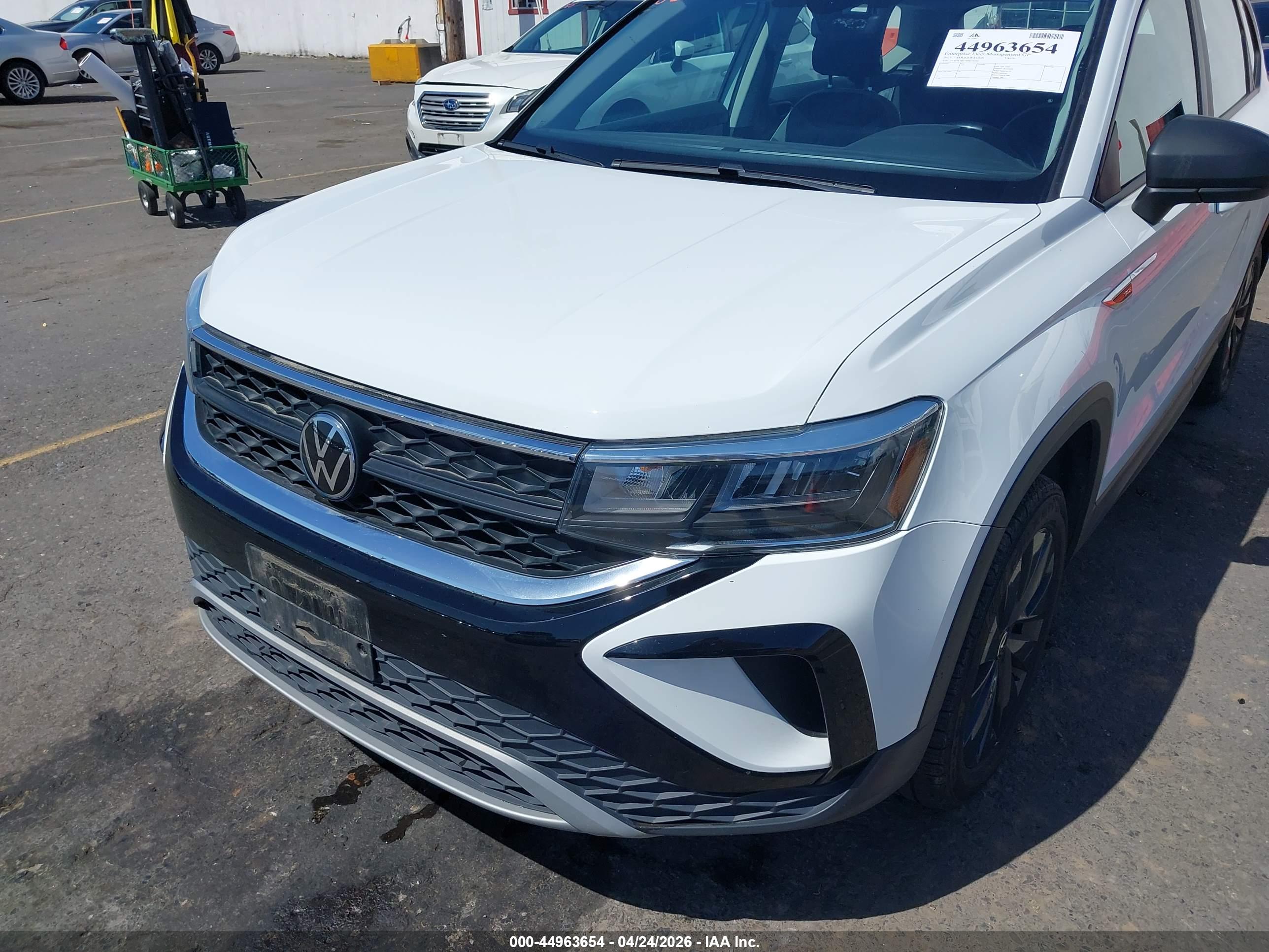VOLKSWAGEN TAOS image 6