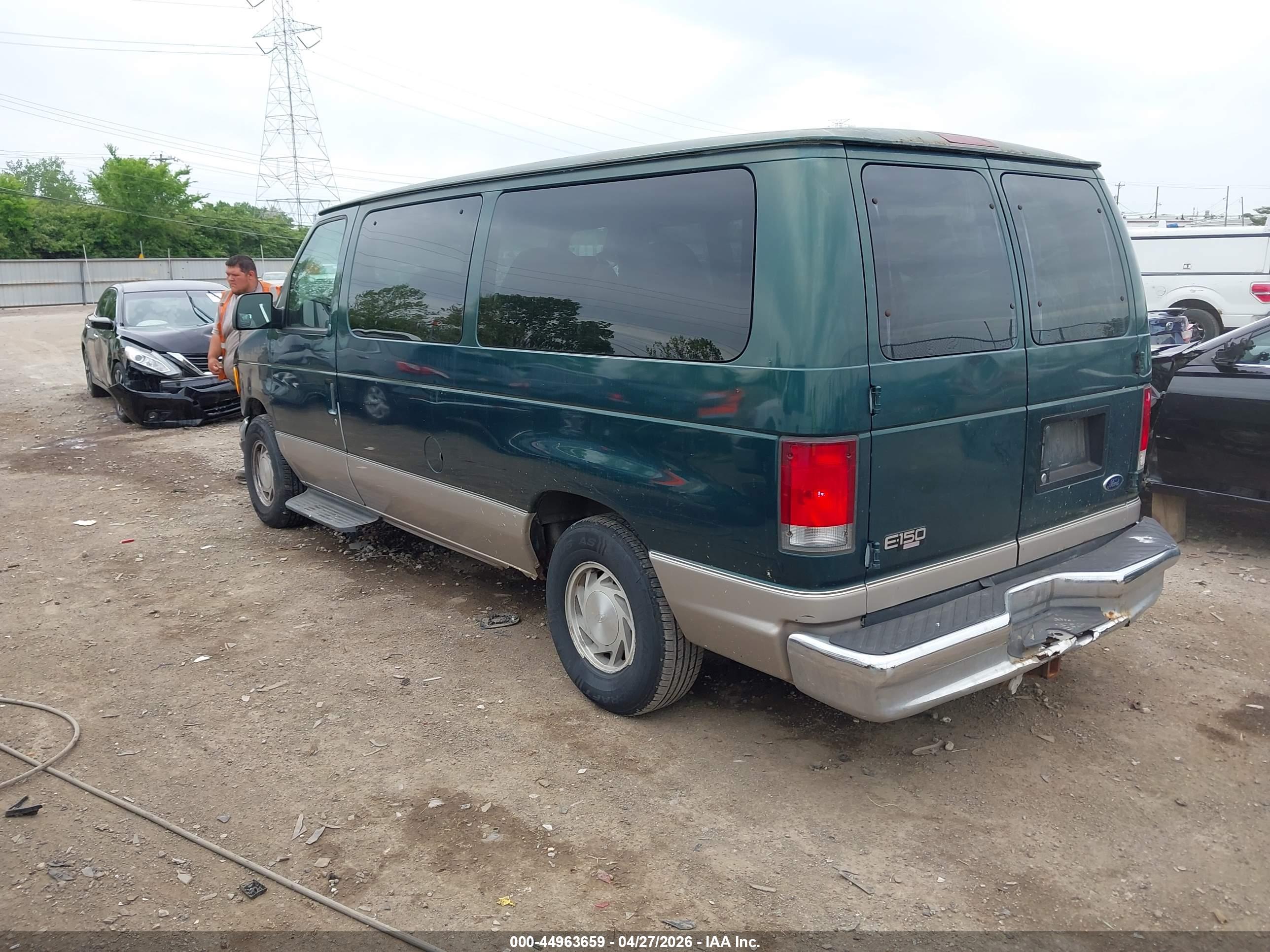 FORD E-150 image 3