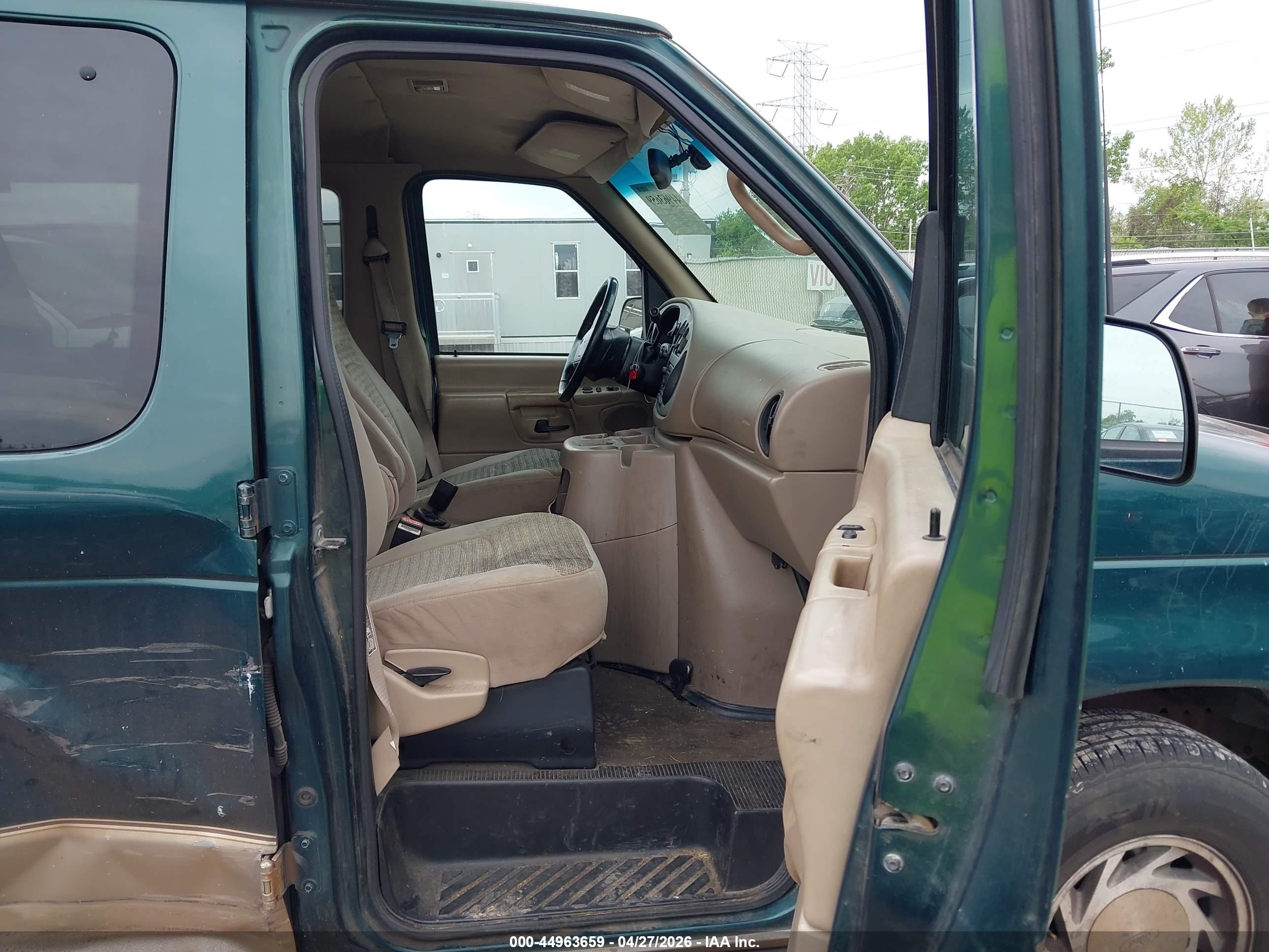 FORD E-150 image 5
