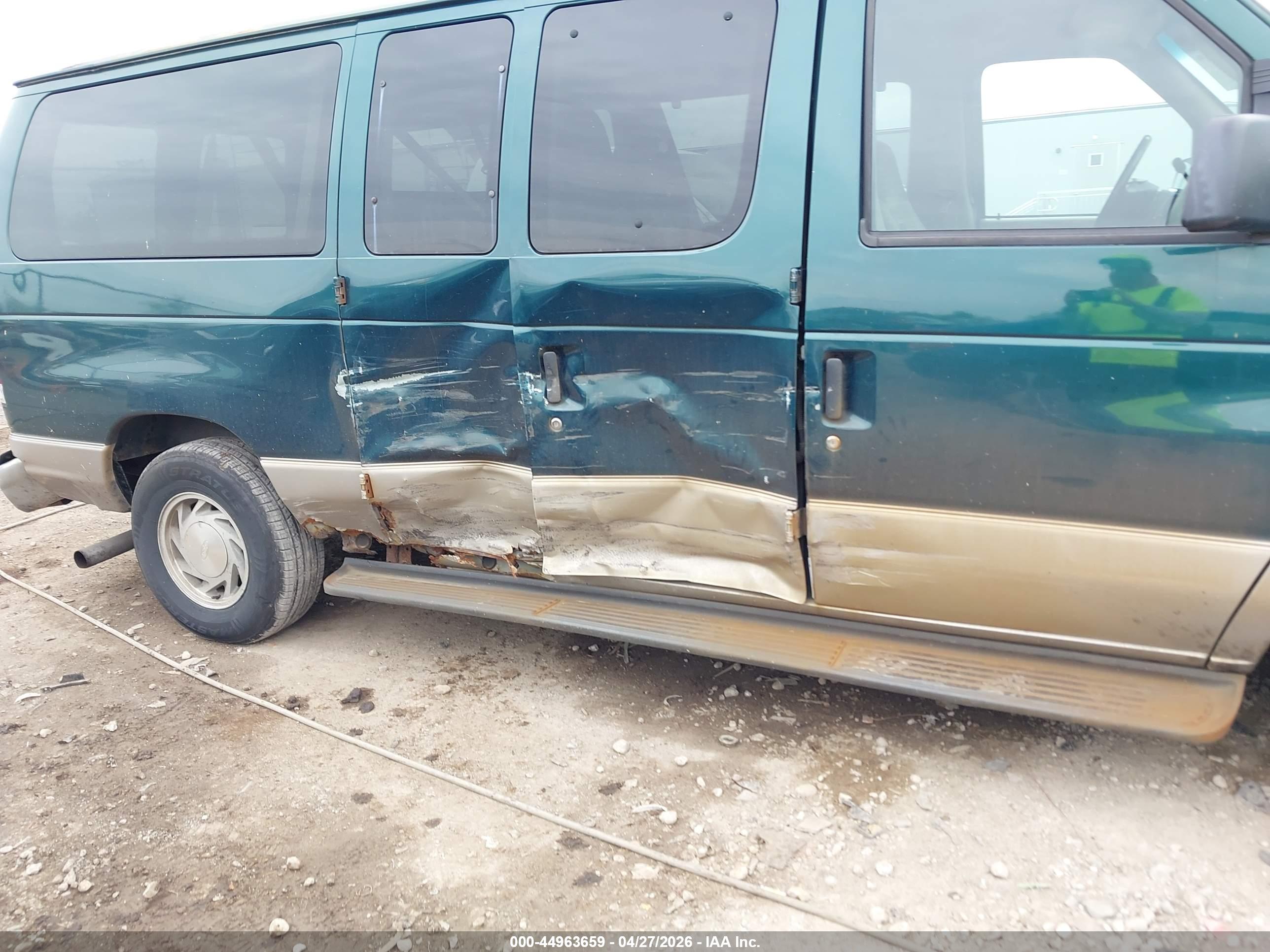 FORD E-150 image 6