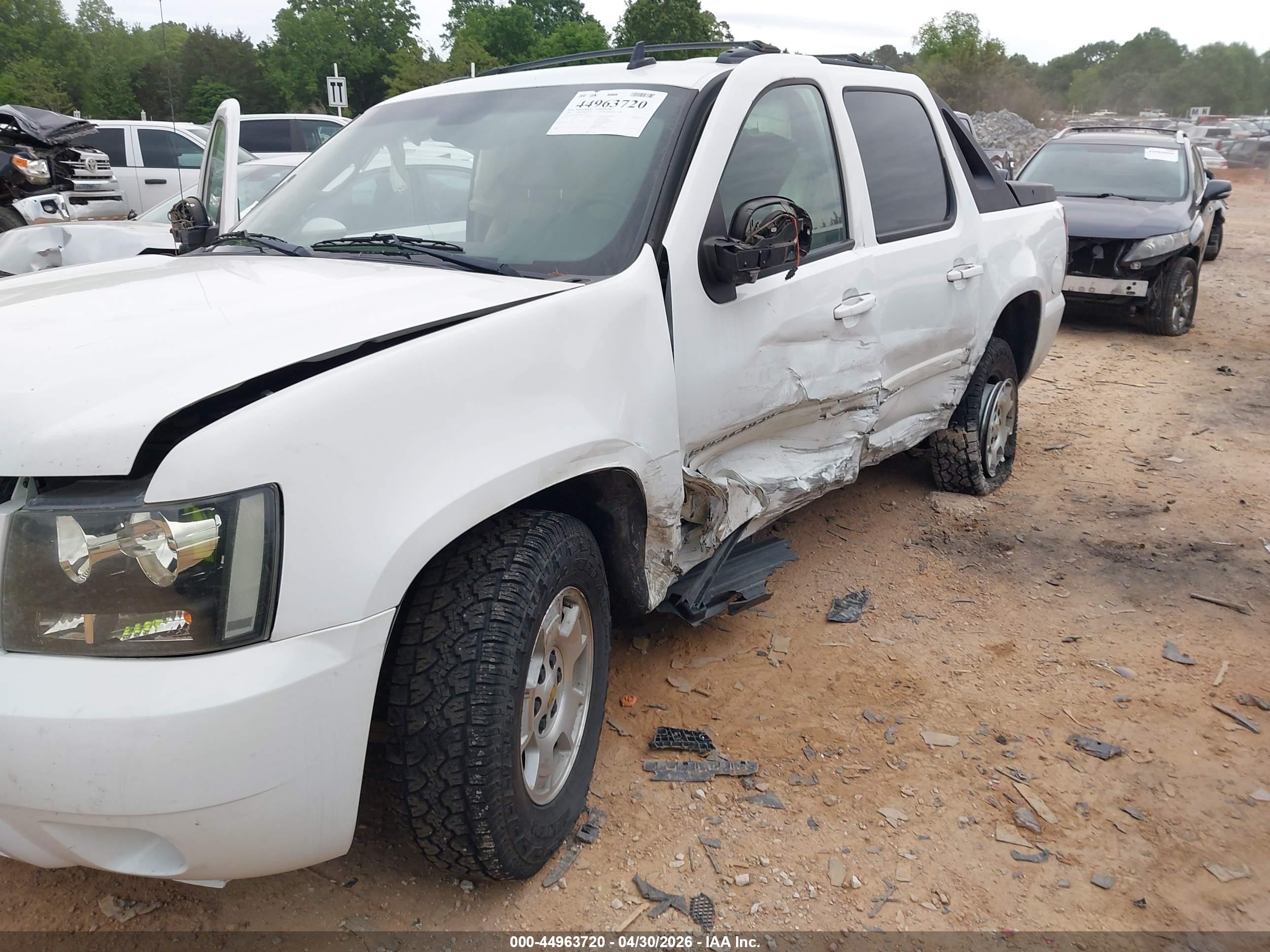 CHEVROLET AVALANCHE image 6