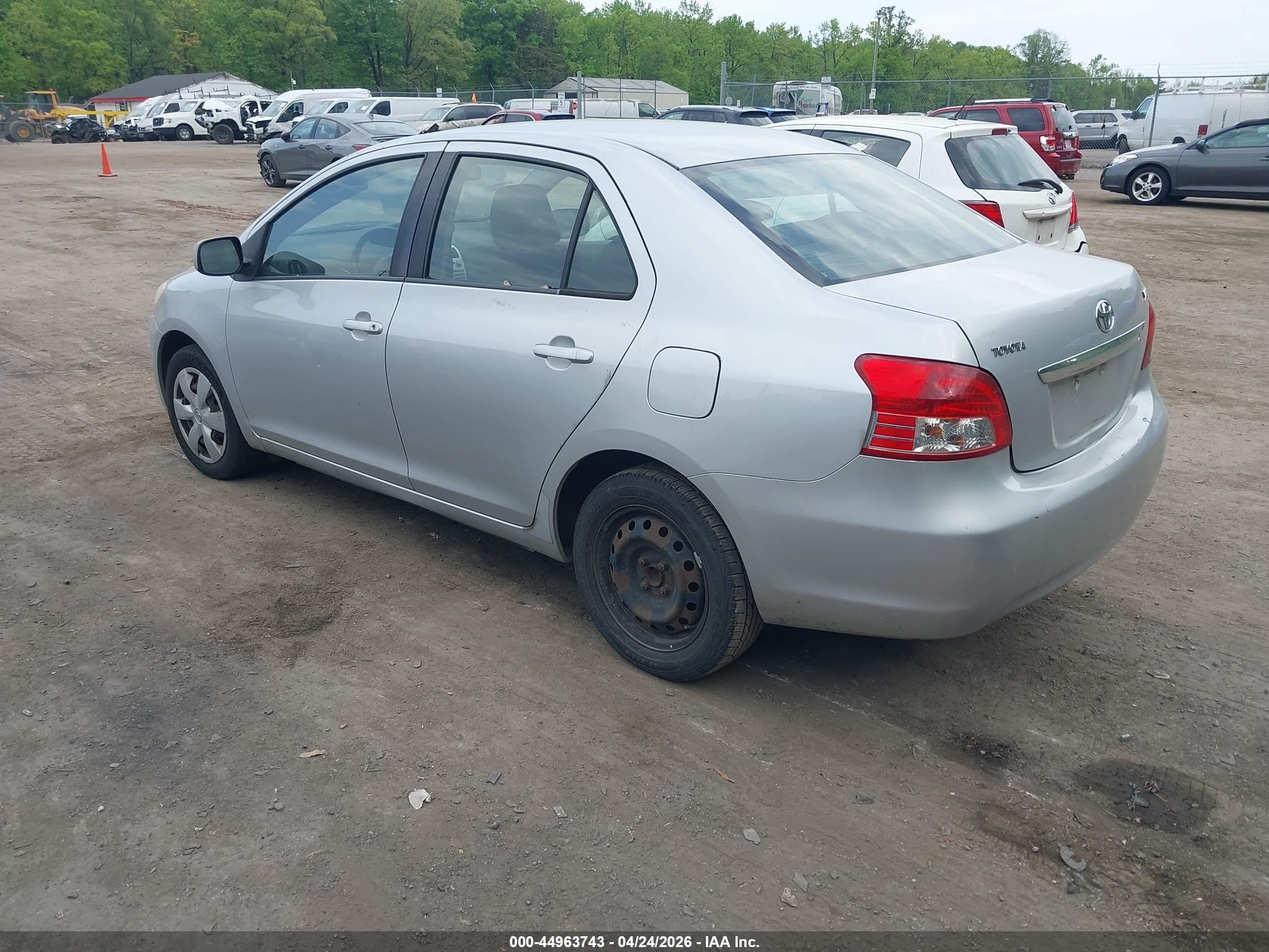 TOYOTA YARIS image 3