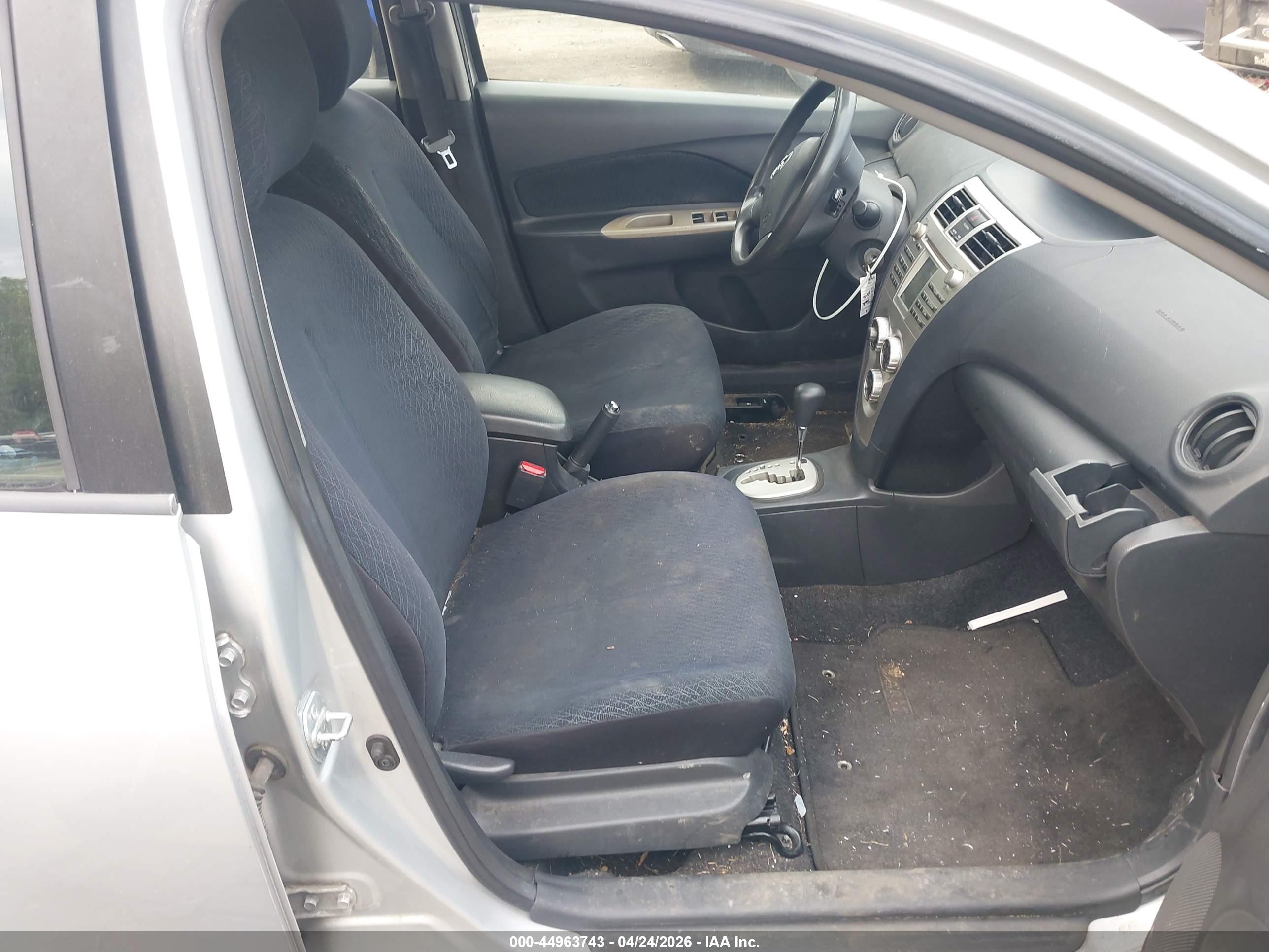 TOYOTA YARIS image 5
