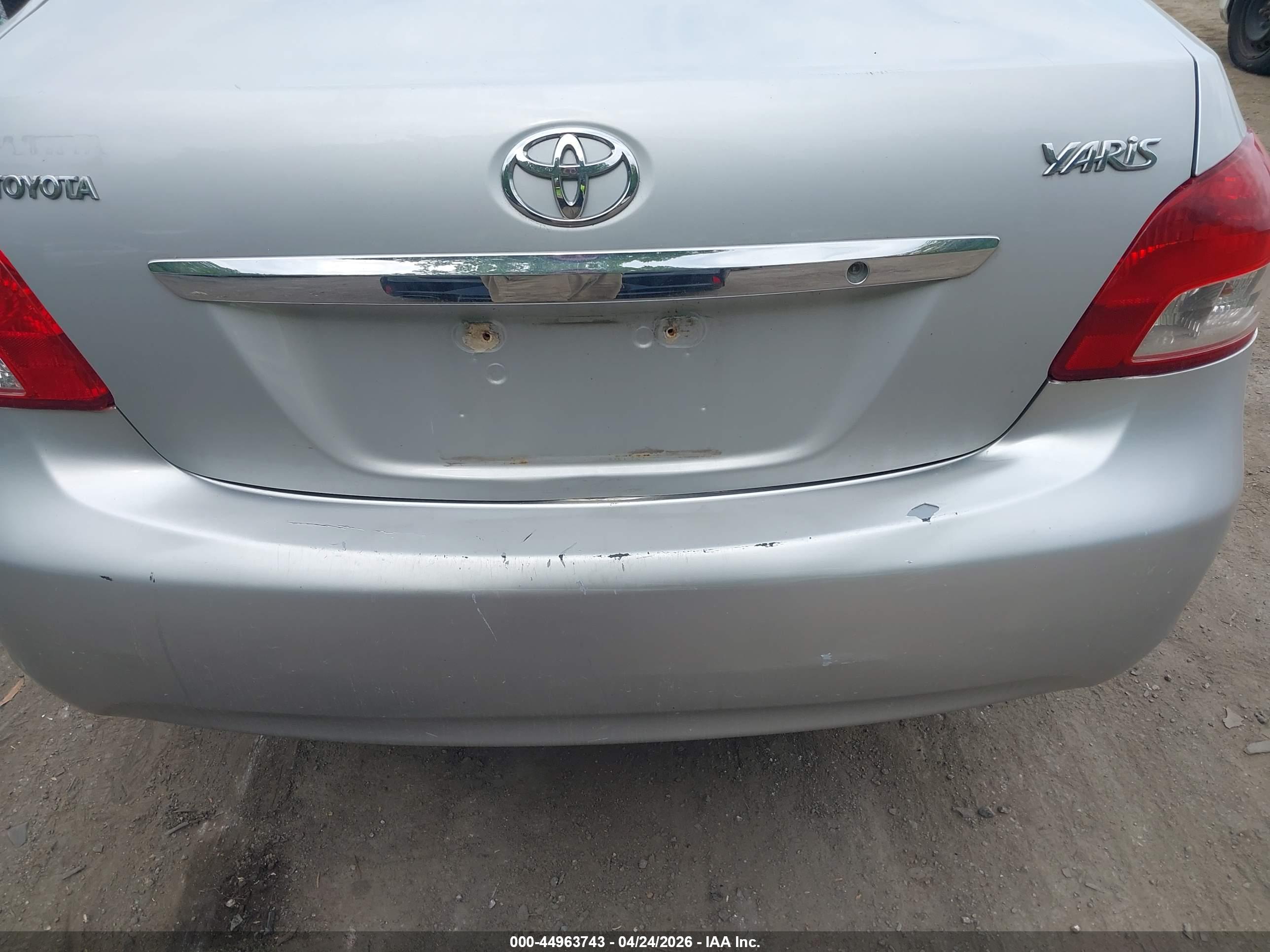 TOYOTA YARIS image 6