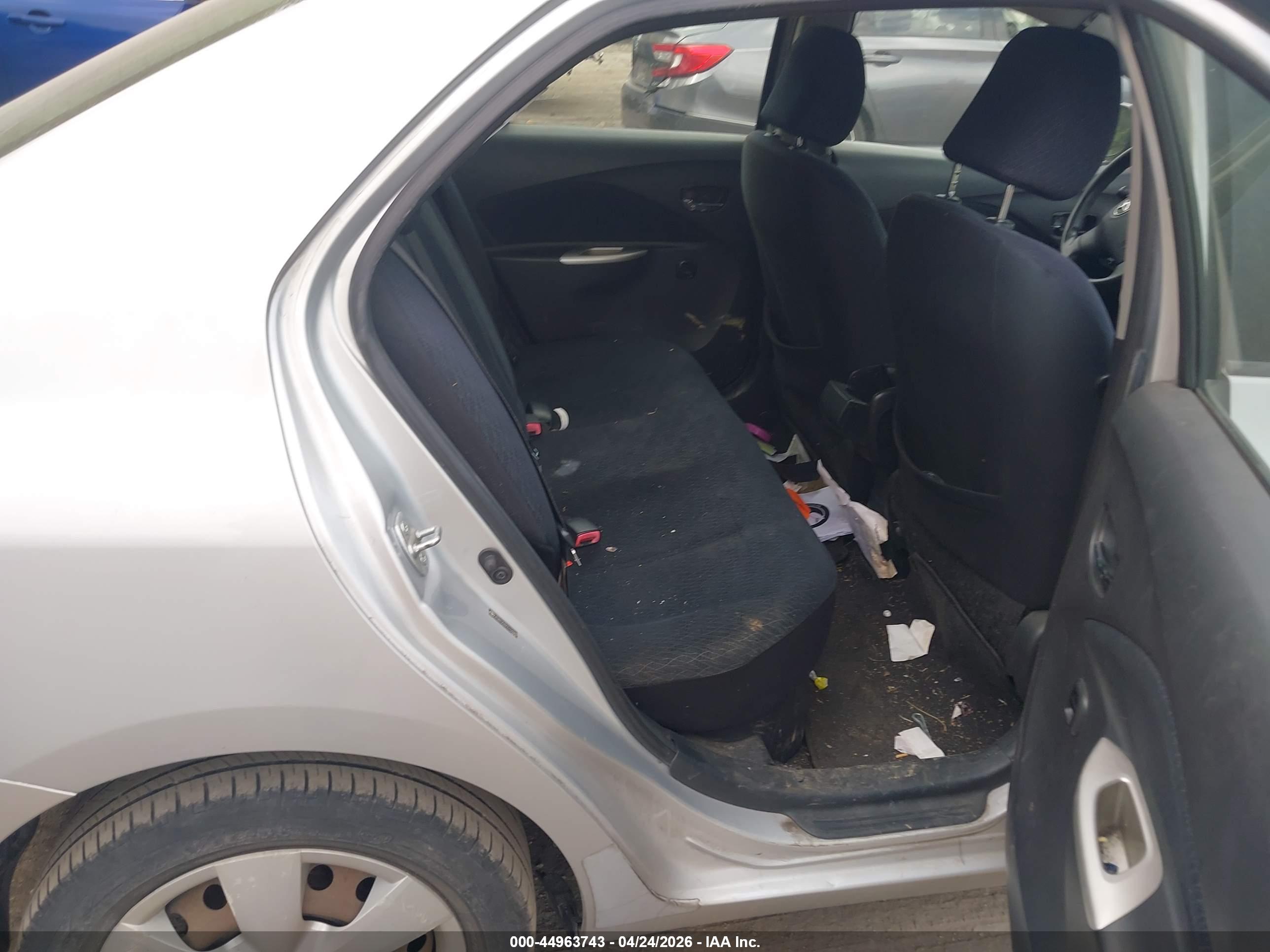 TOYOTA YARIS image 8