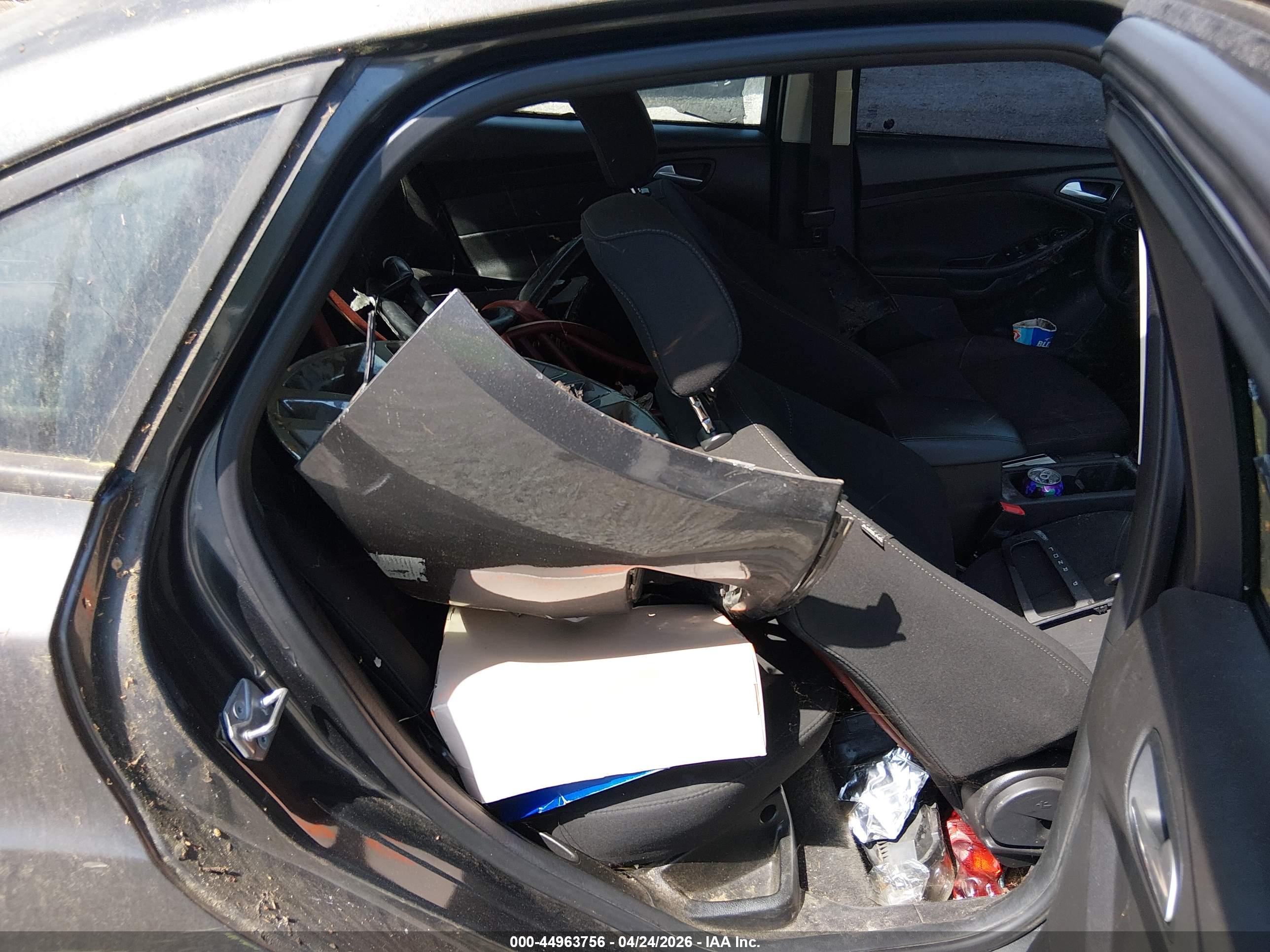 FORD FOCUS image 8