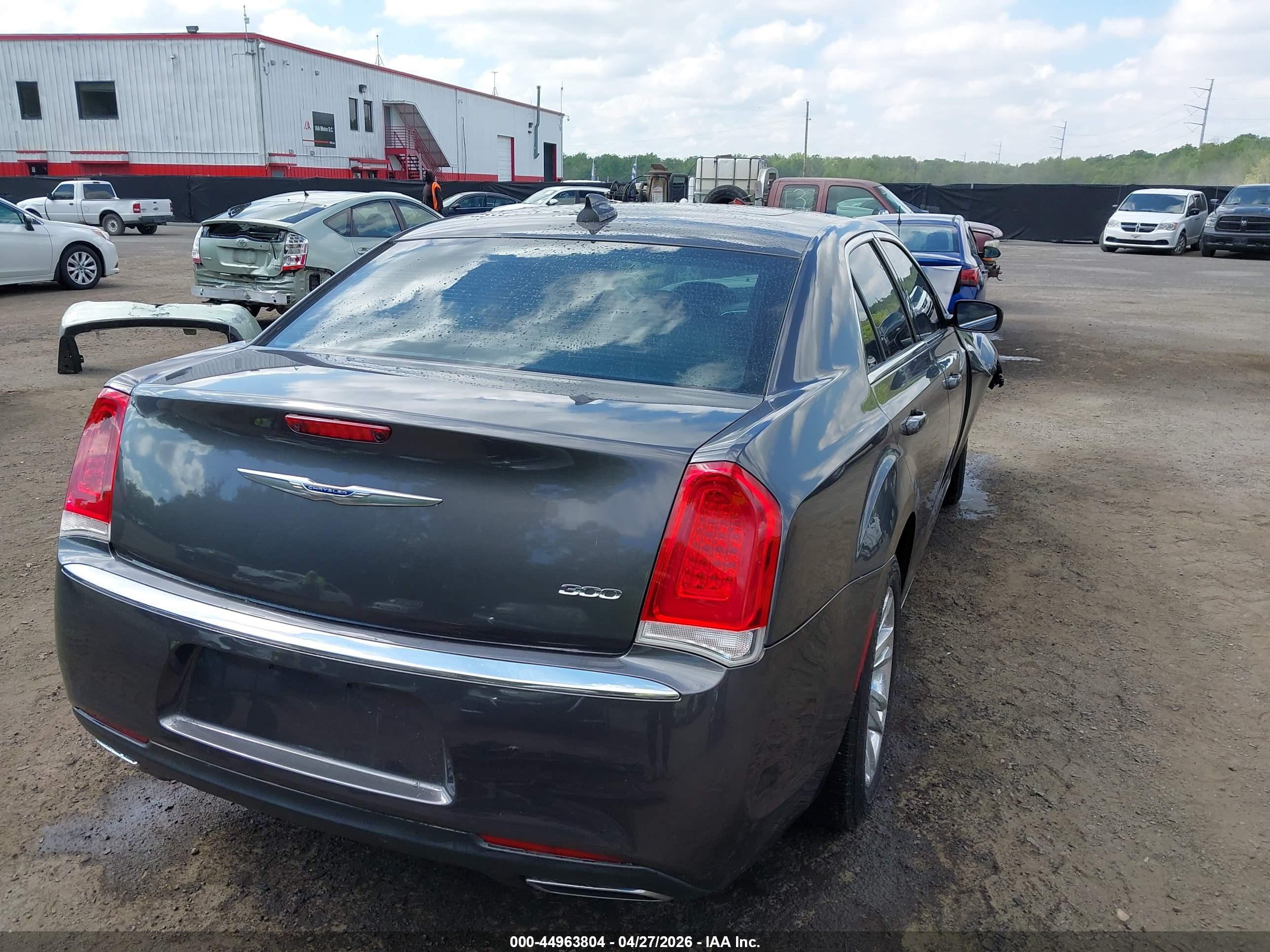 CHRYSLER 300 image 4