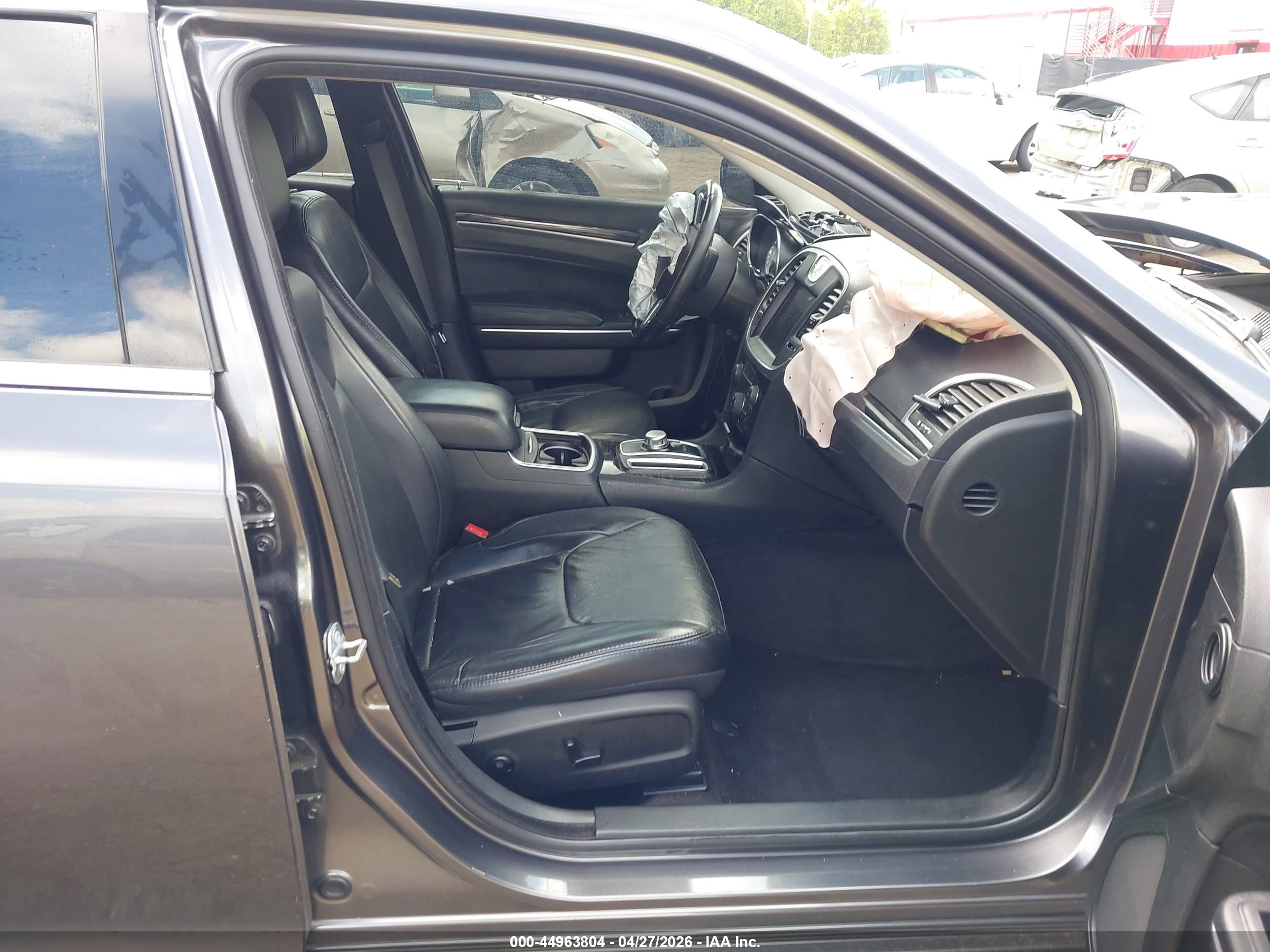 CHRYSLER 300 image 5