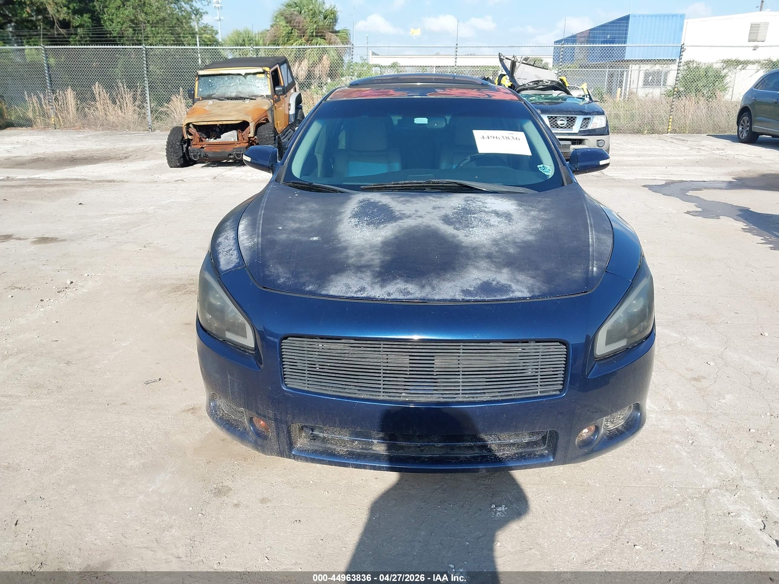 NISSAN MAXIMA image 6