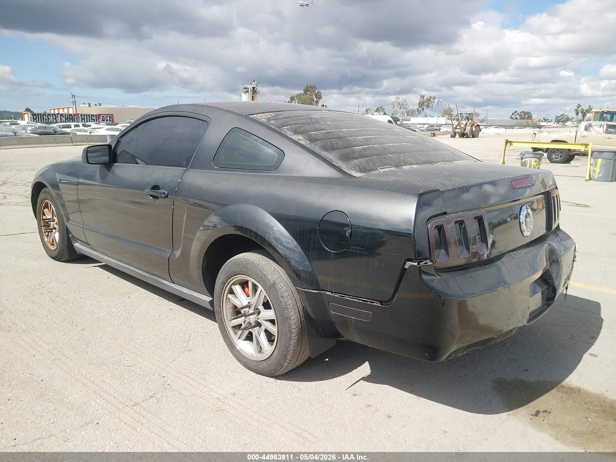 FORD MUSTANG image 3