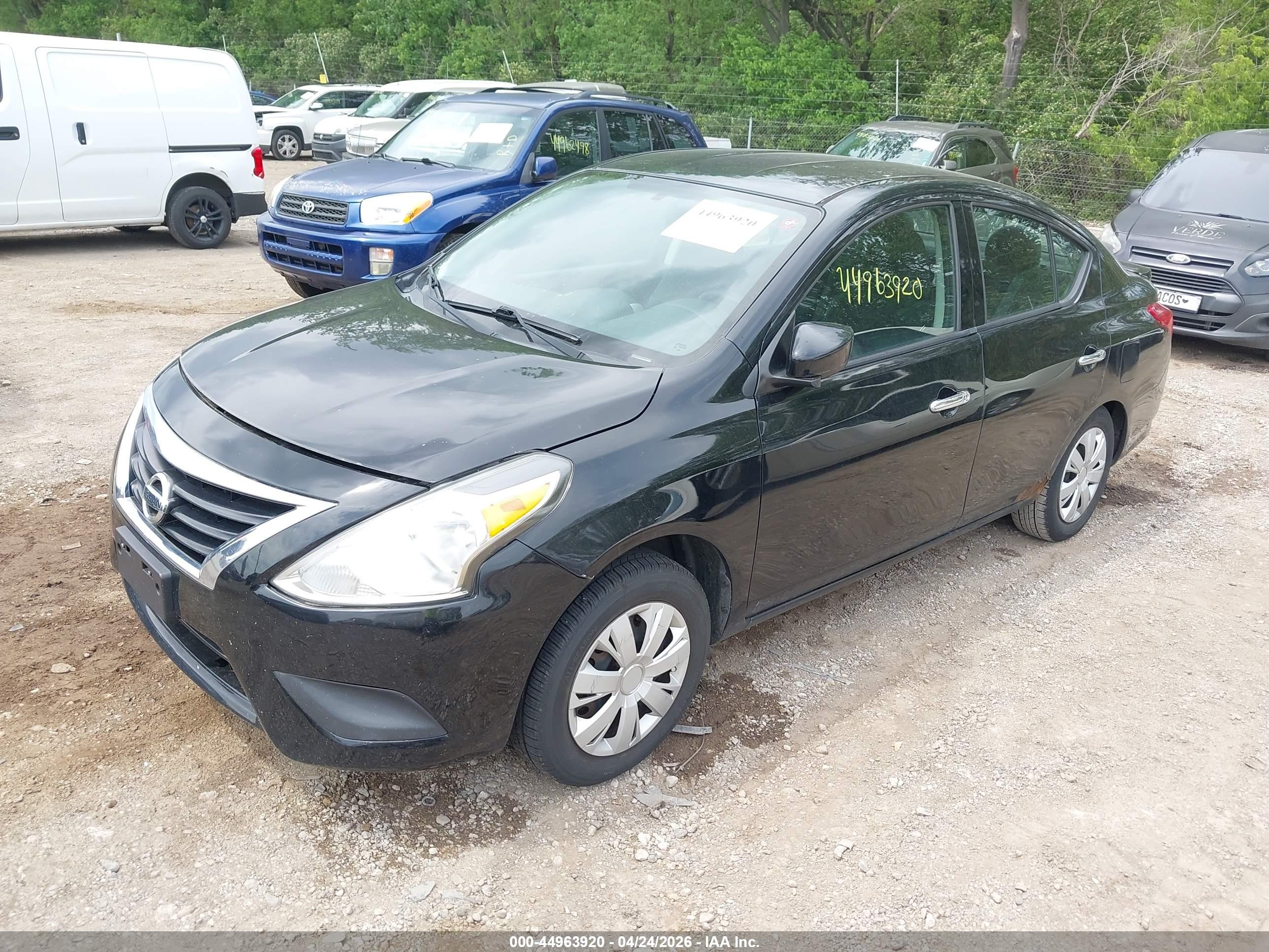 NISSAN VERSA image 2