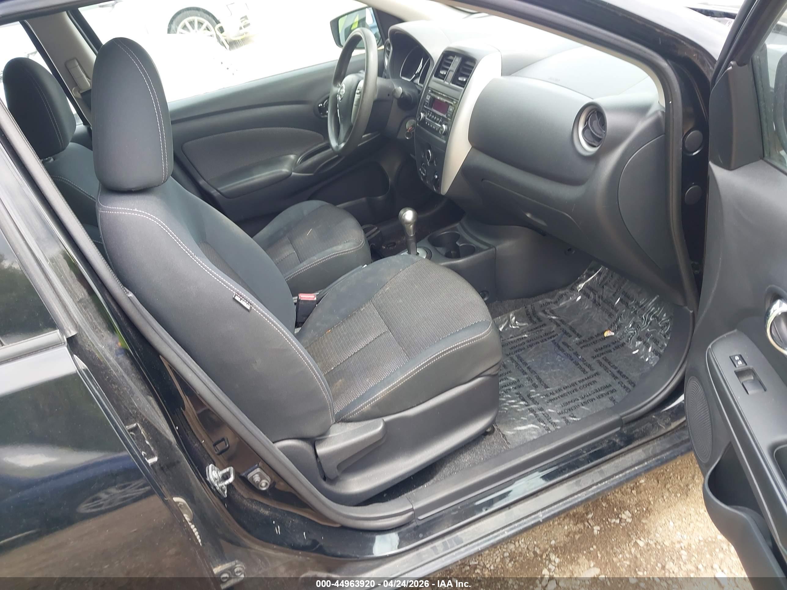 NISSAN VERSA image 5
