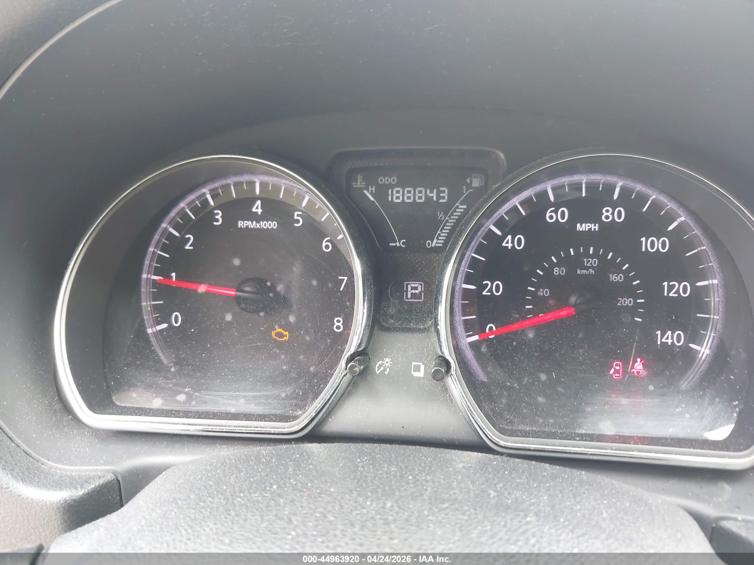 NISSAN VERSA image 7