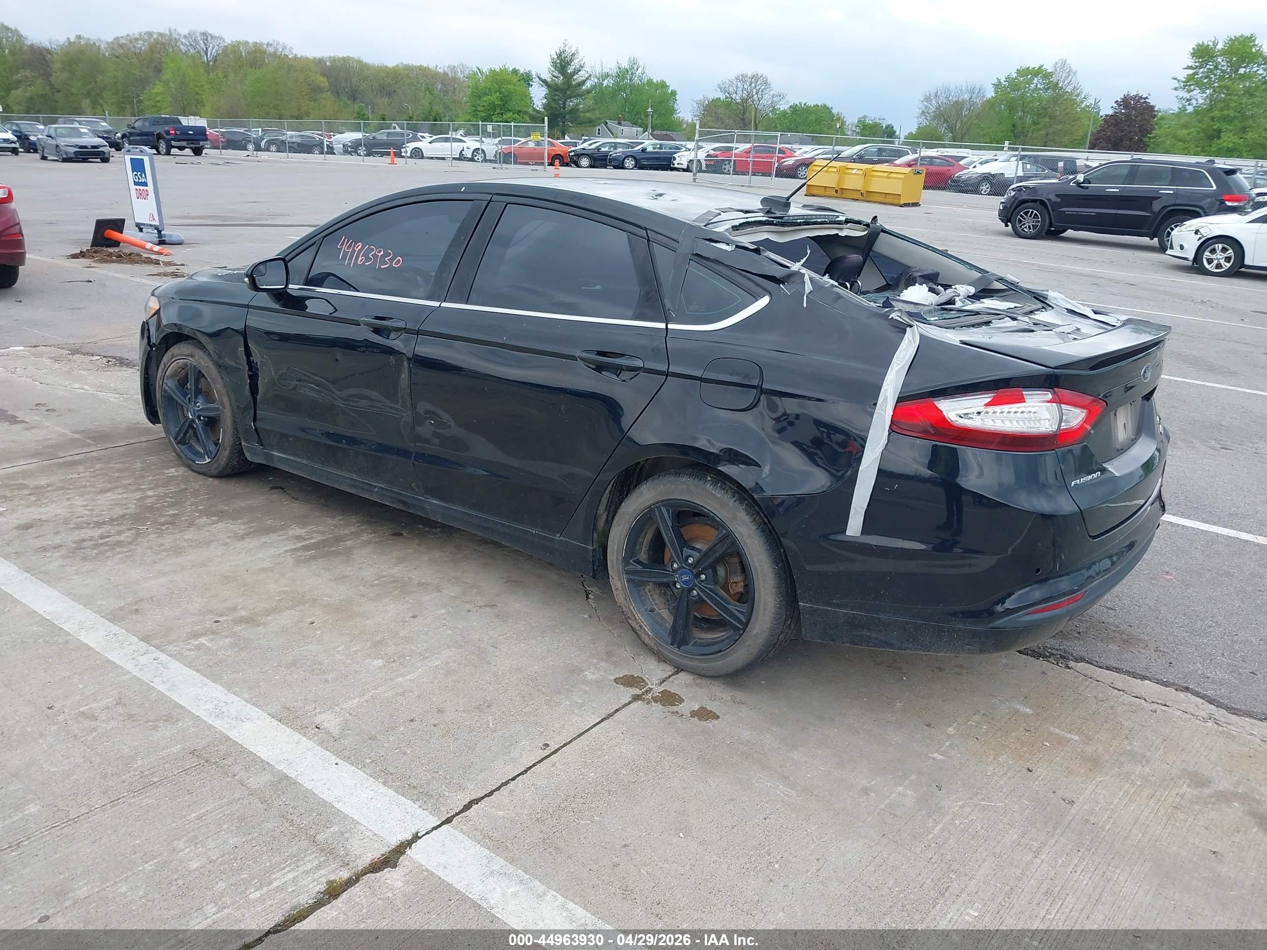 FORD FUSION image 3