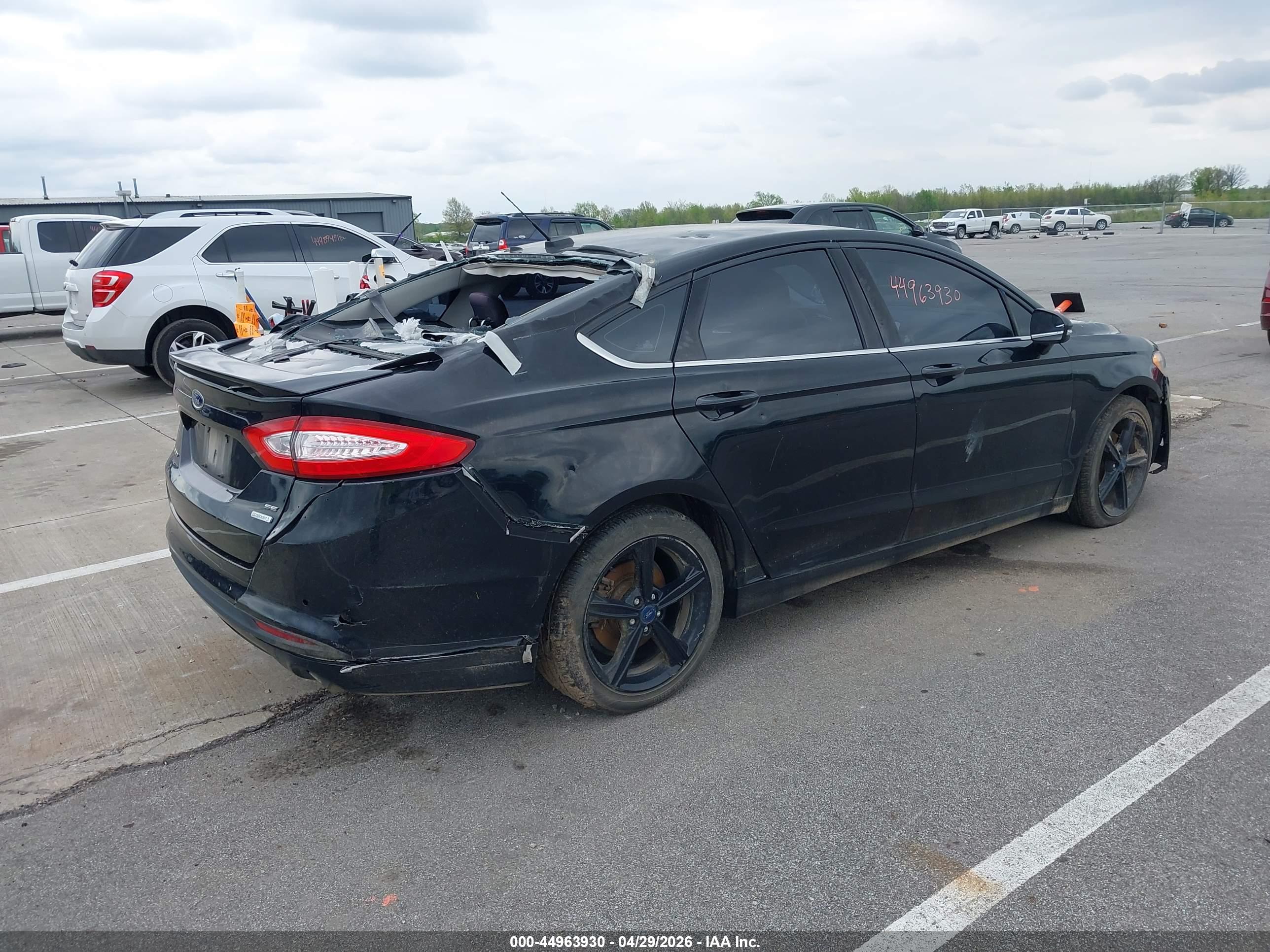 FORD FUSION image 4