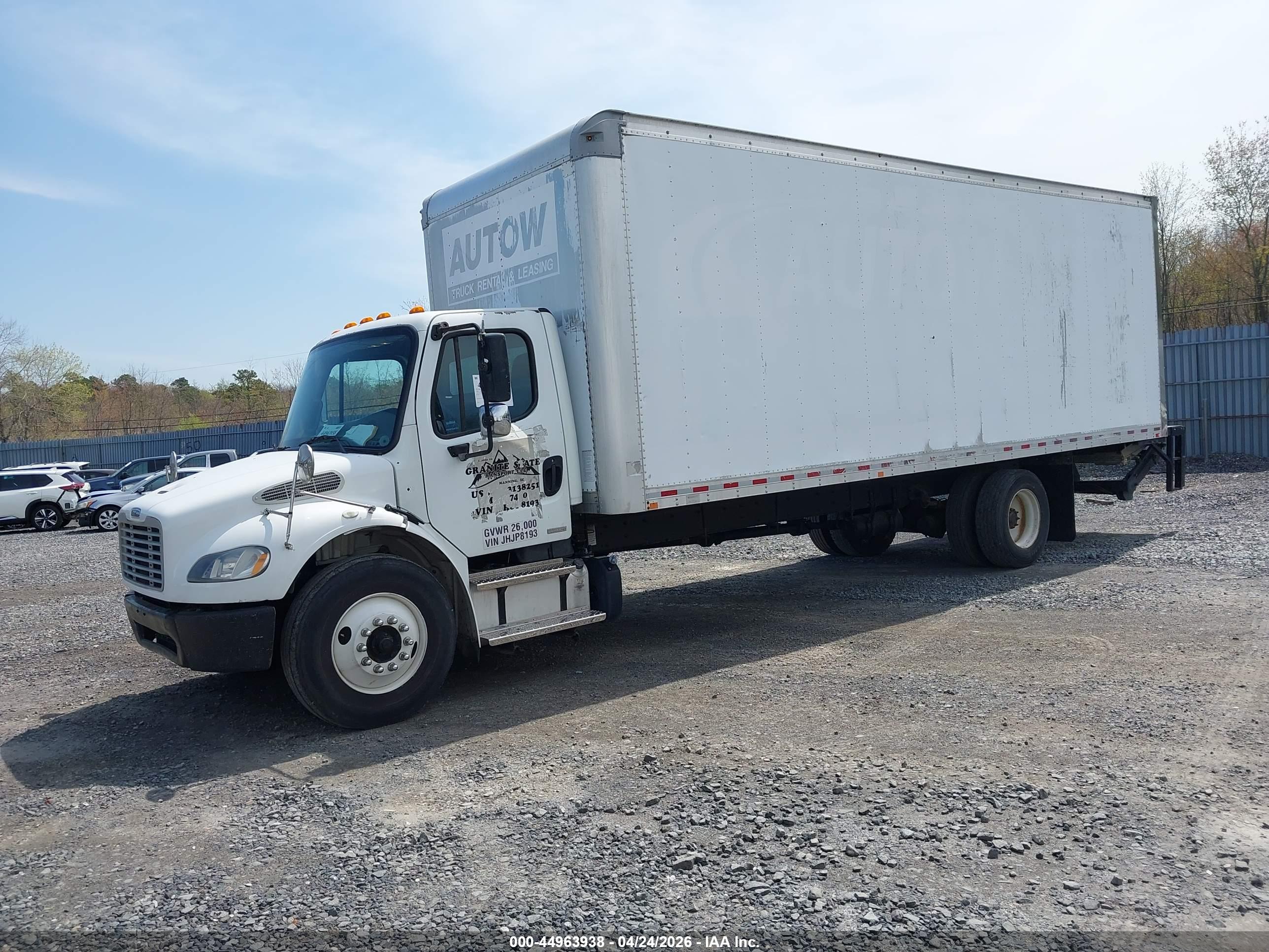 FREIGHTLINER M2 image 2