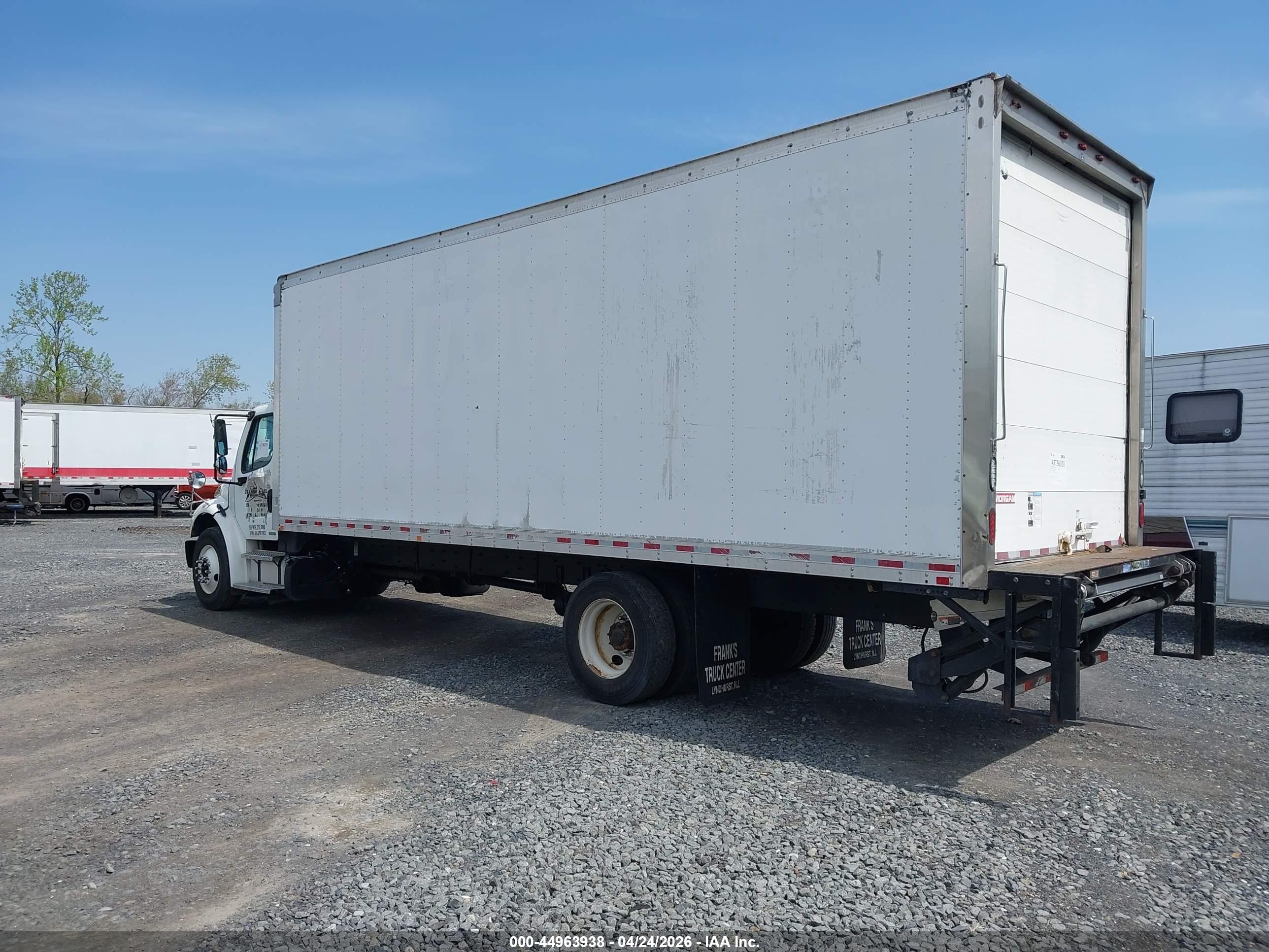 FREIGHTLINER M2 image 3