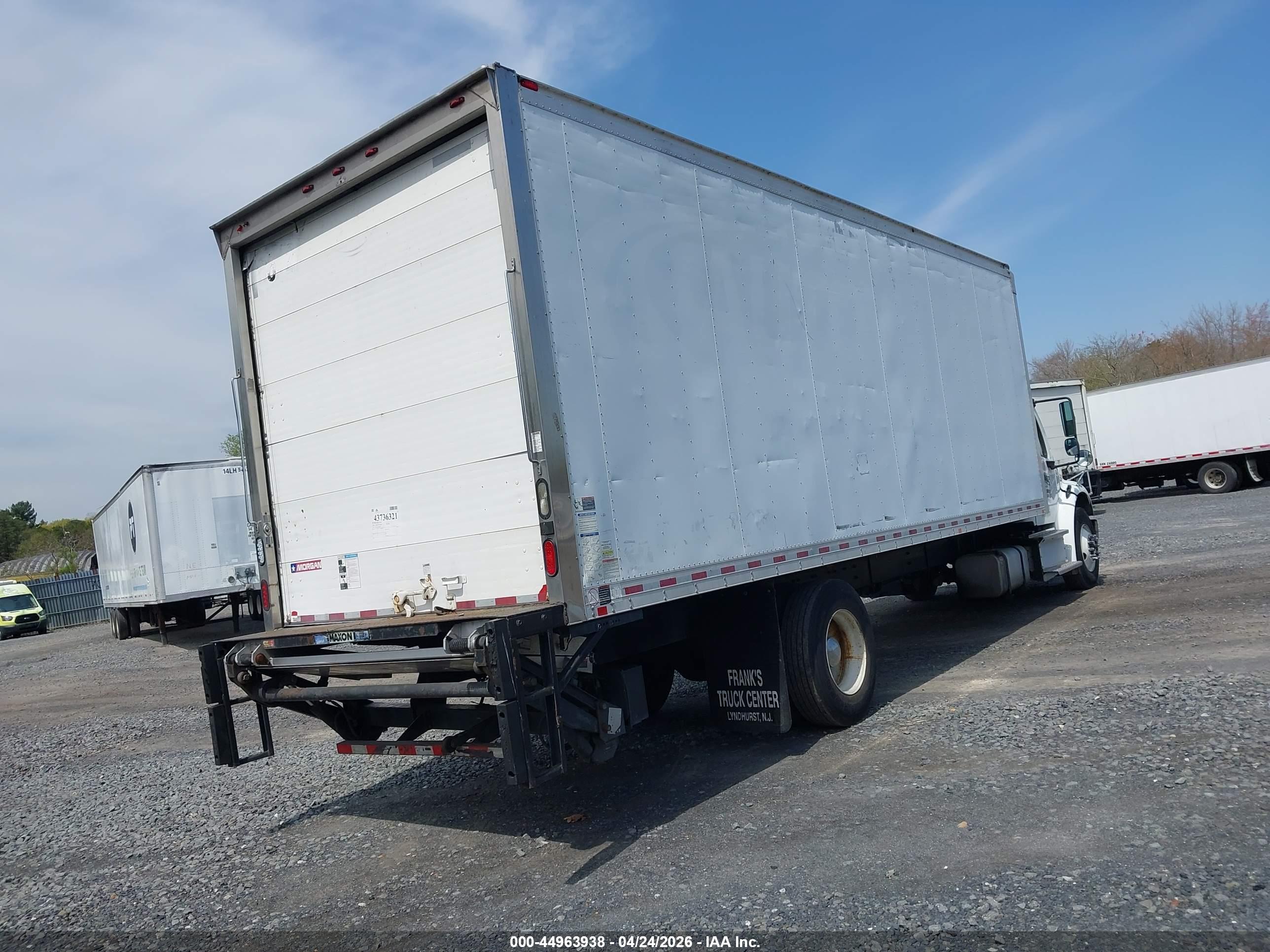 FREIGHTLINER M2 image 4