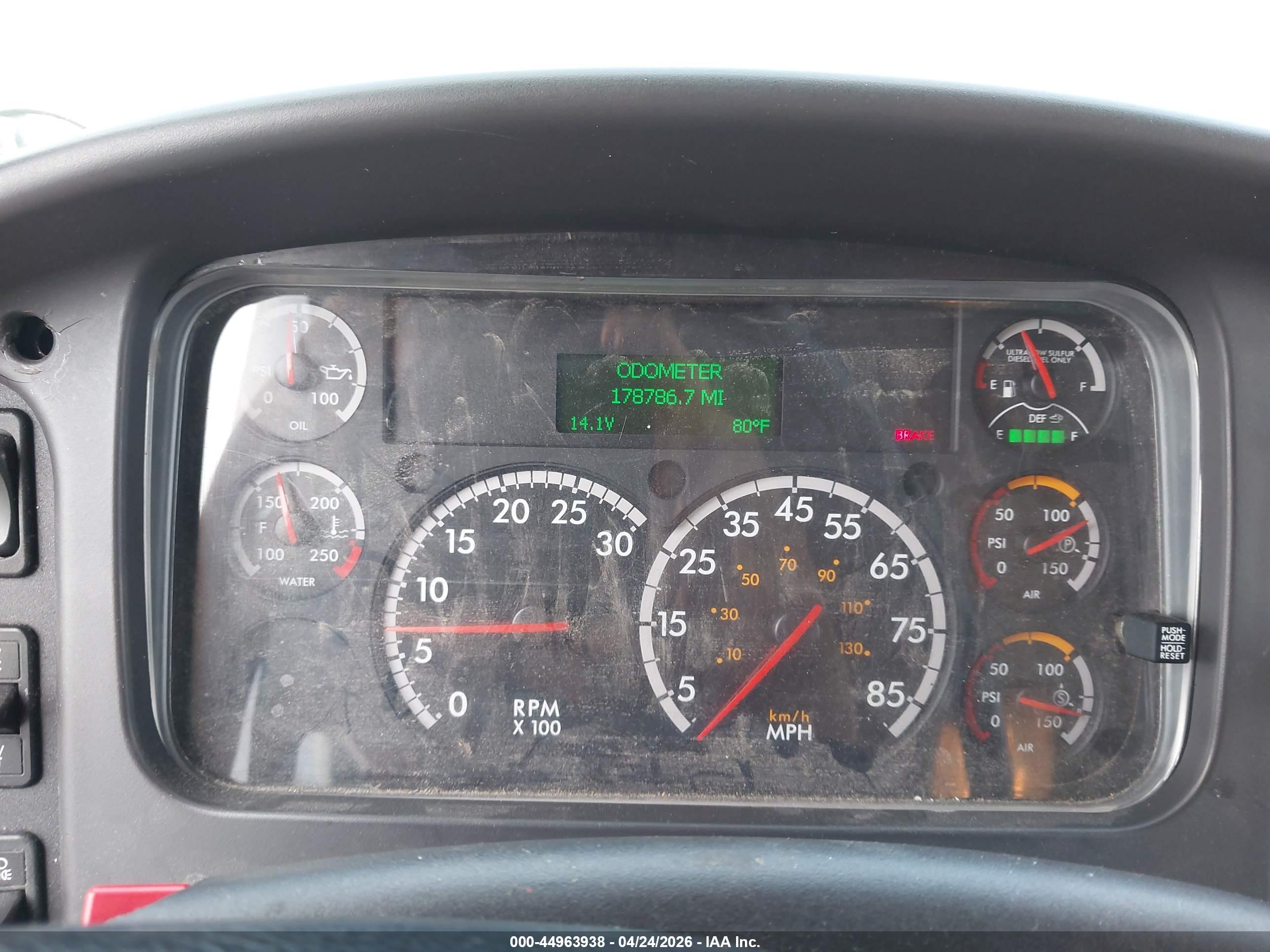 FREIGHTLINER M2 image 6