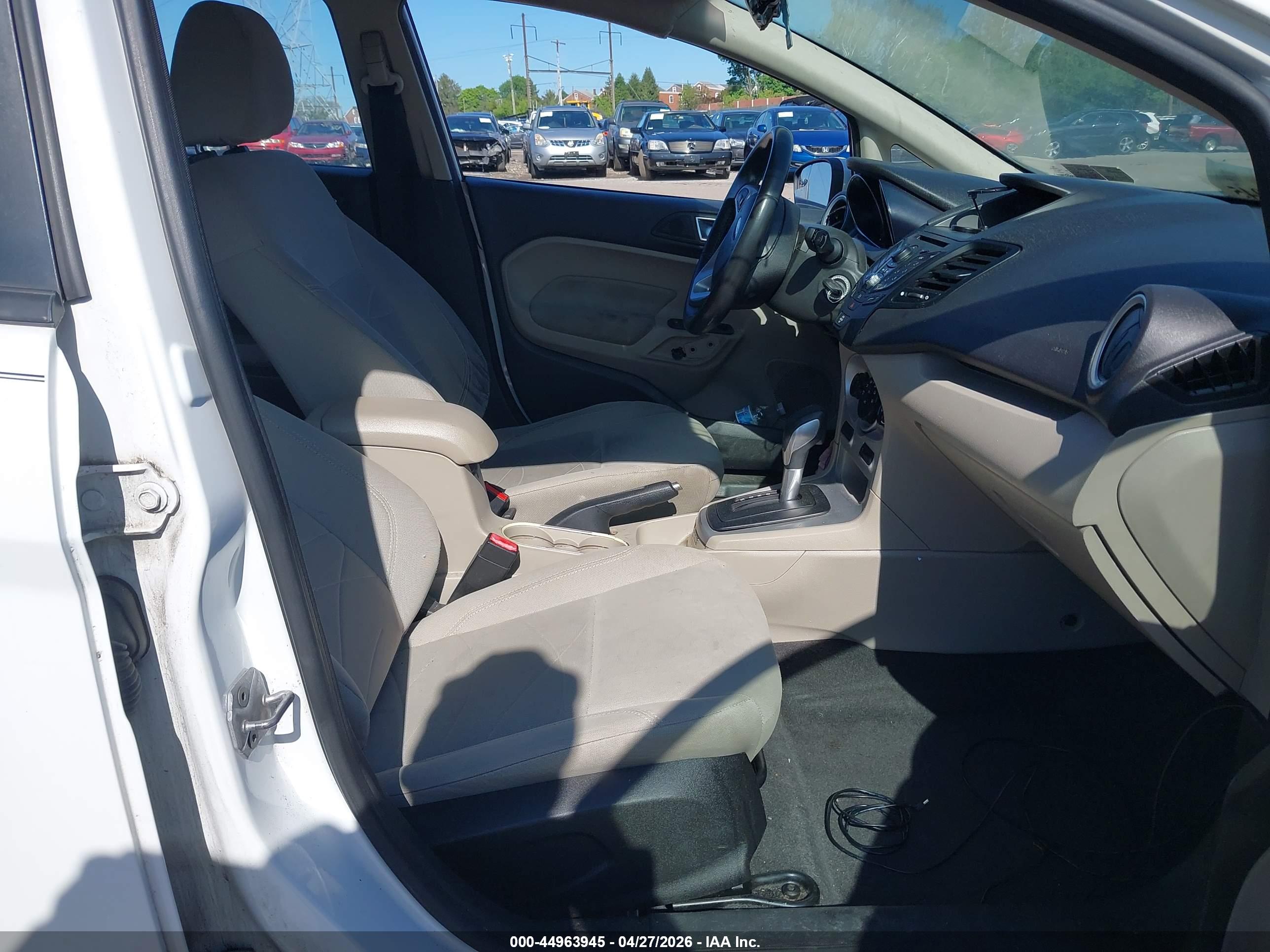 FORD FIESTA image 5