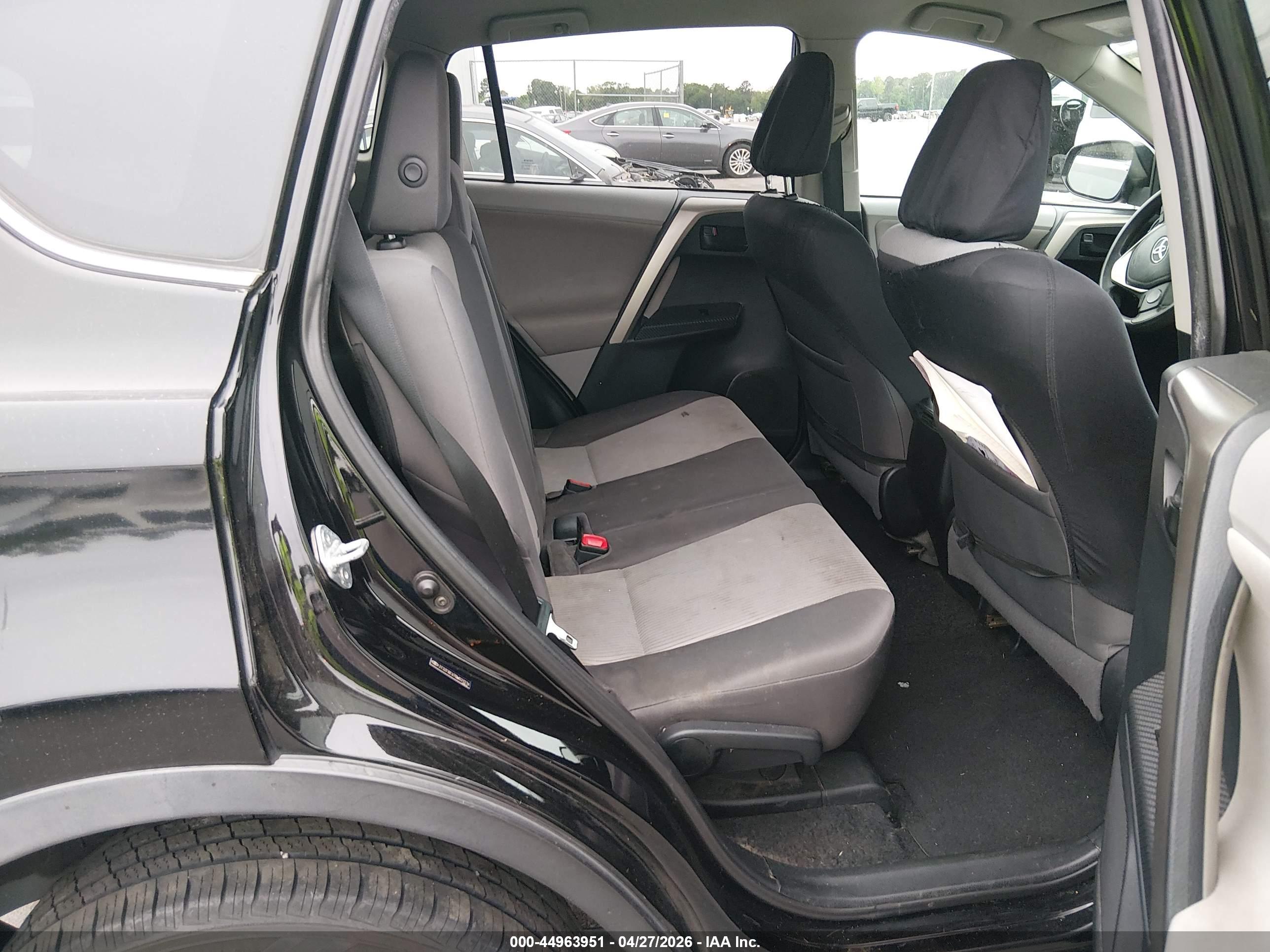 TOYOTA RAV4 image 8