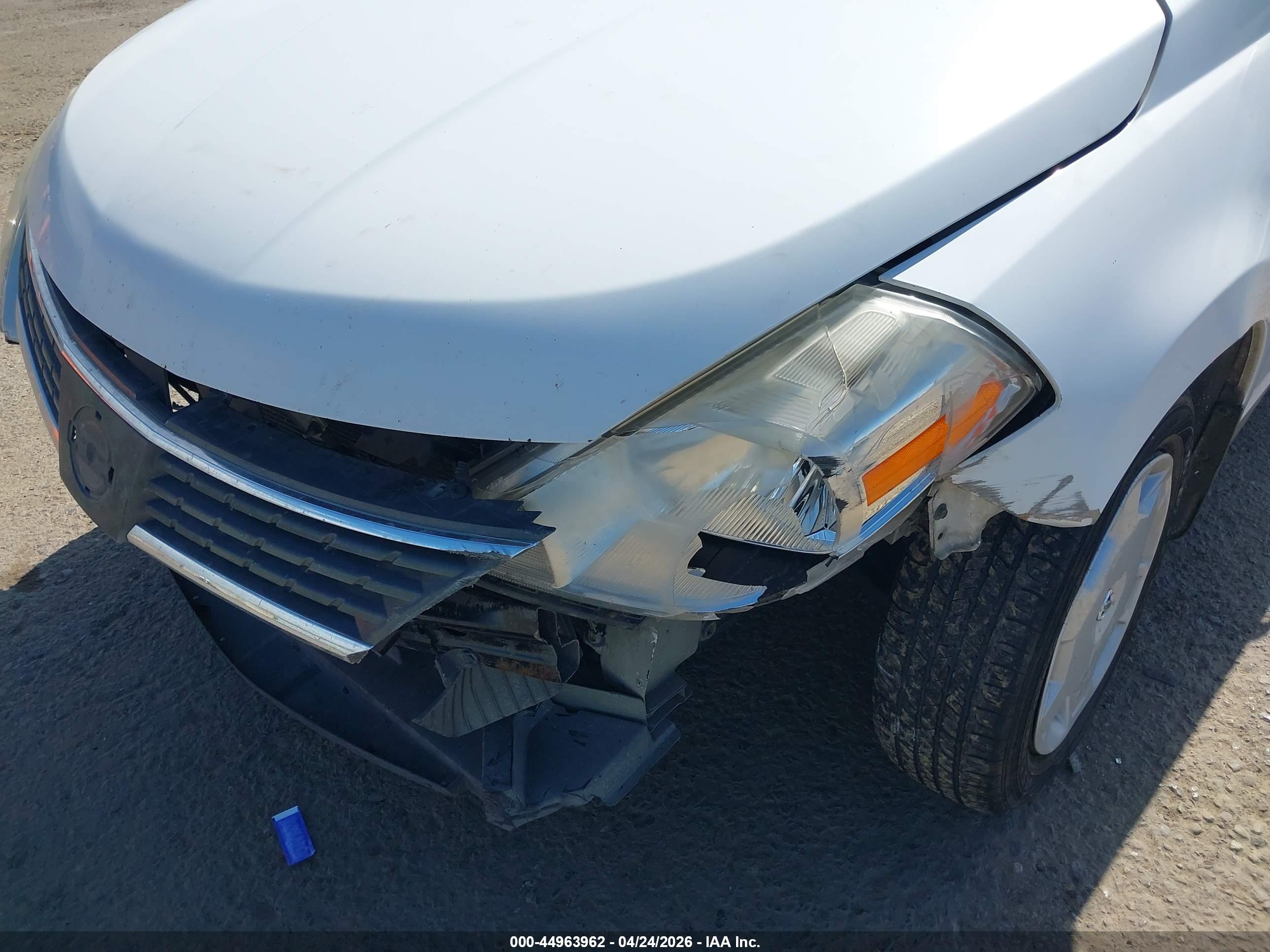 NISSAN VERSA image 6