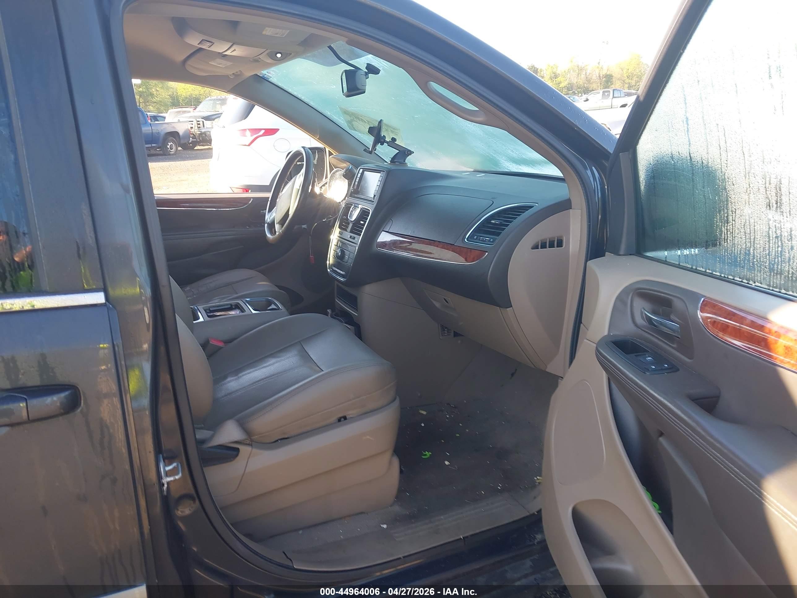 CHRYSLER TOWN image 5