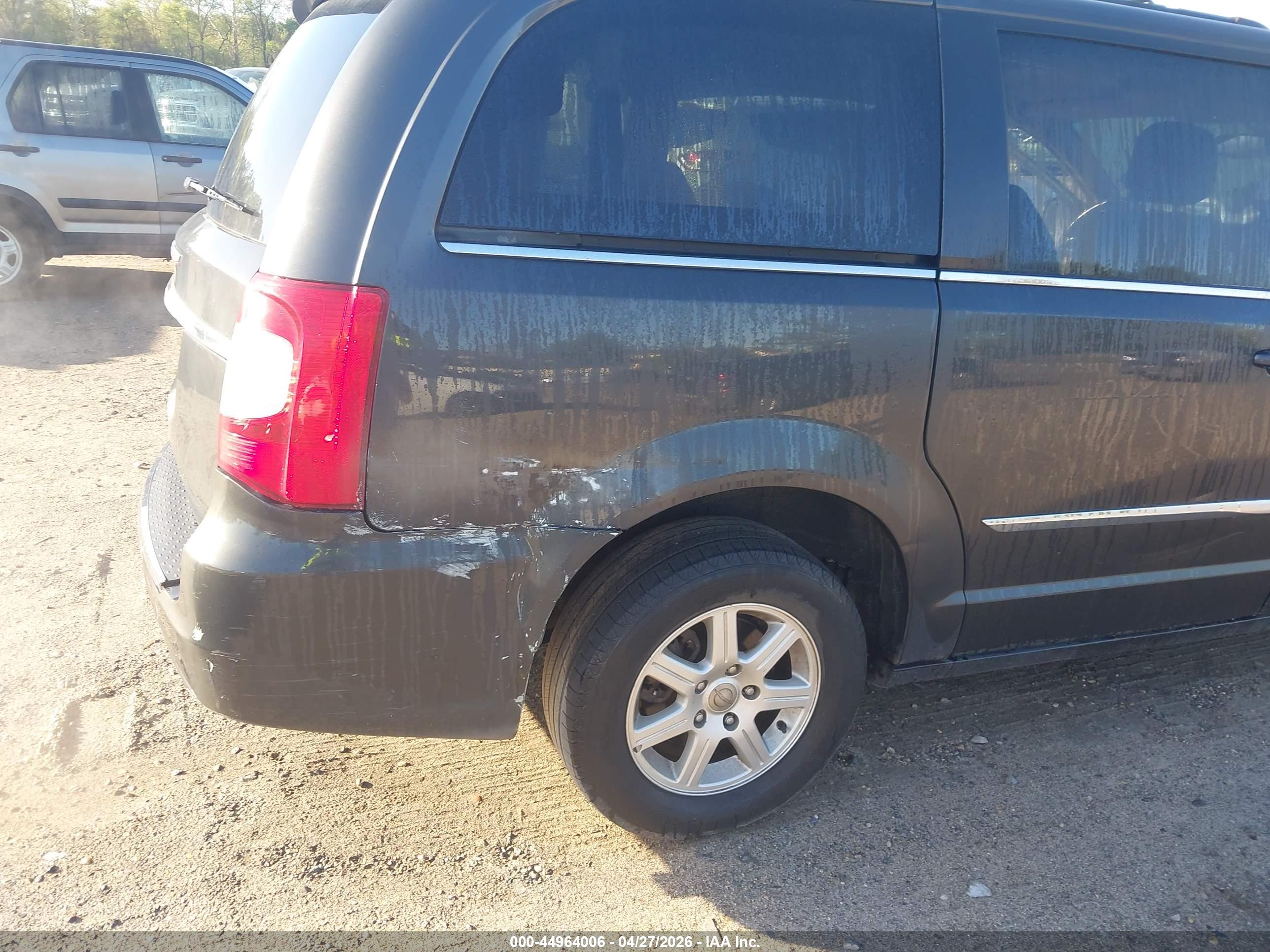 CHRYSLER TOWN image 6