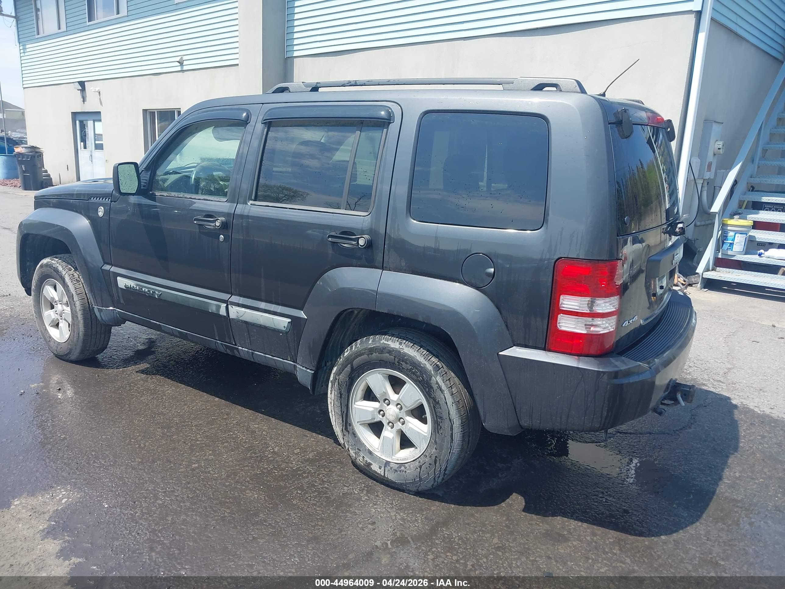 JEEP LIBERTY image 3