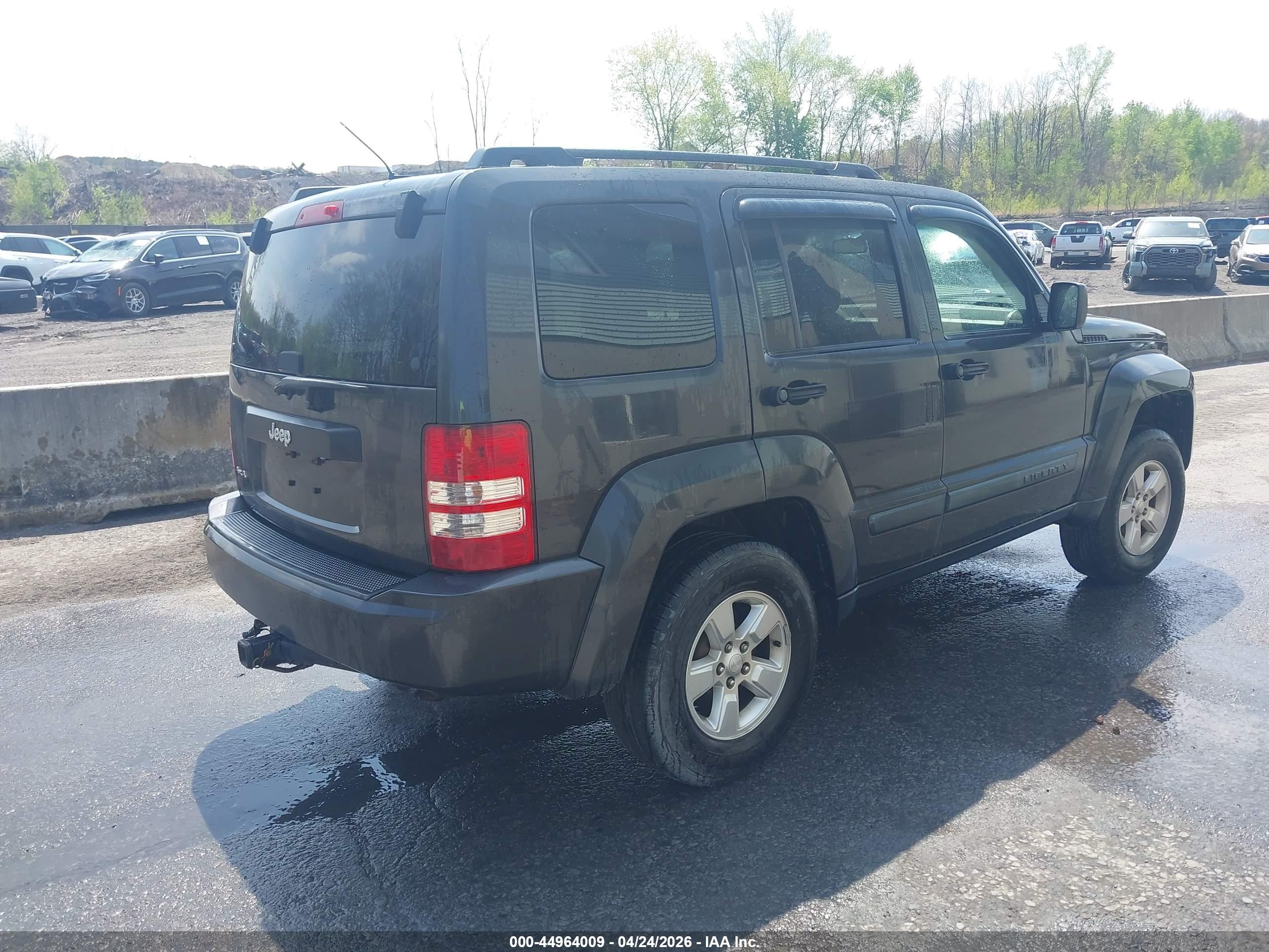 JEEP LIBERTY image 4