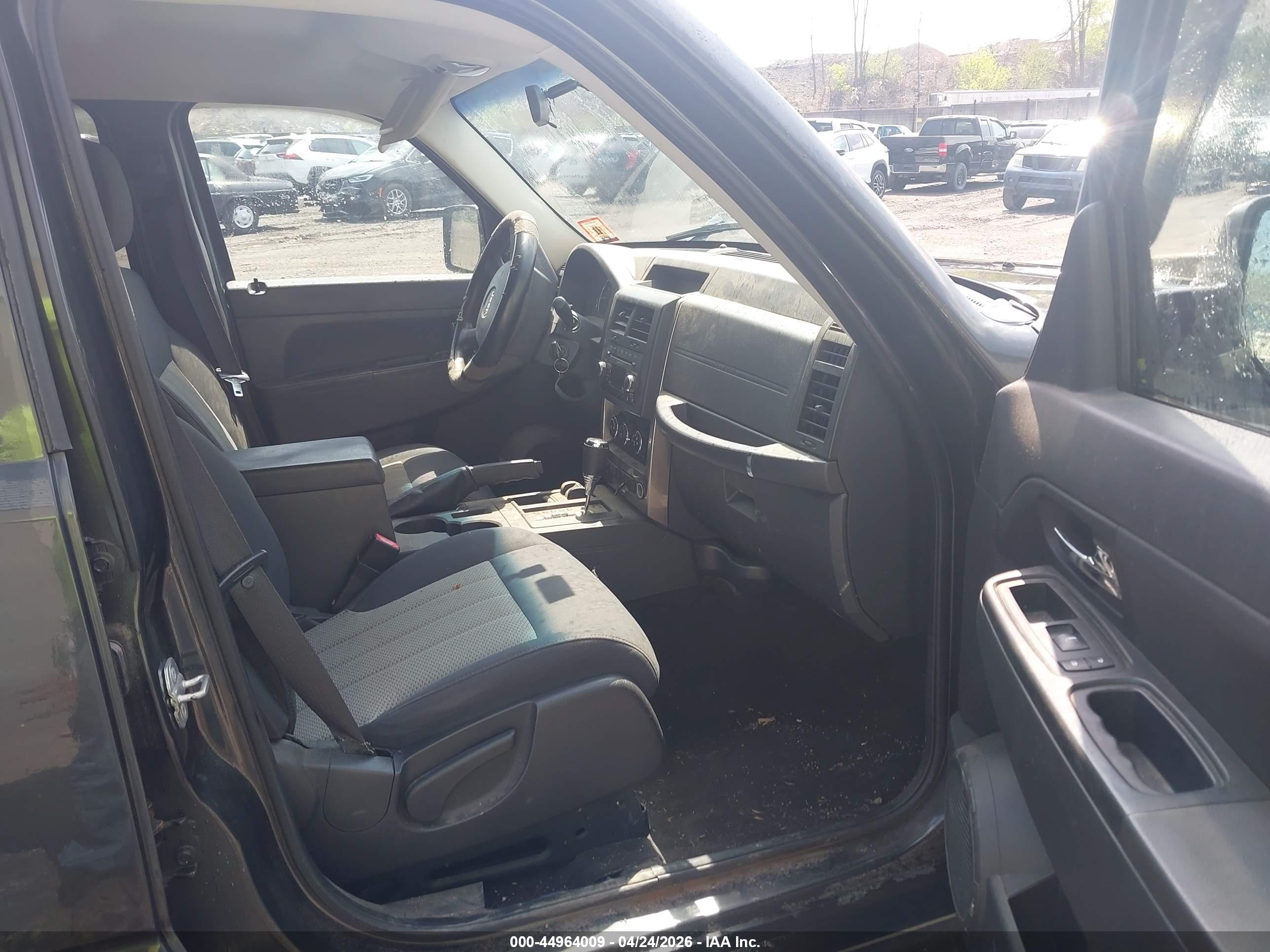 JEEP LIBERTY image 5