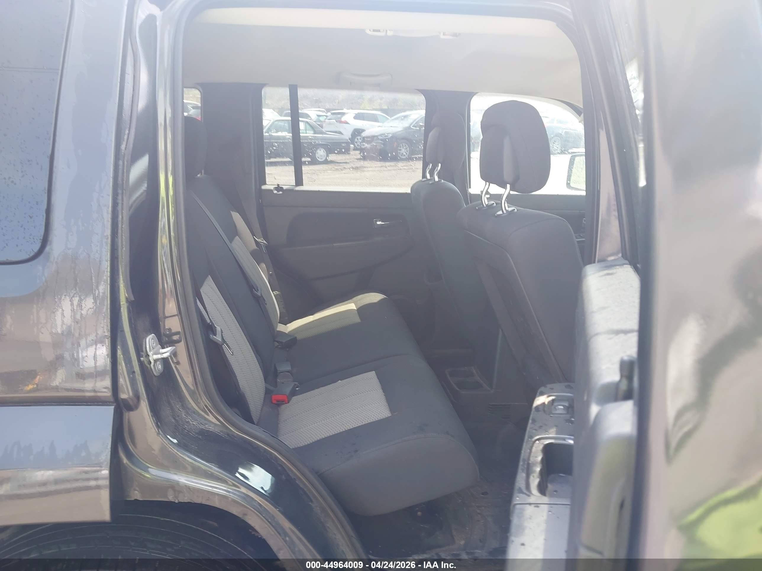 JEEP LIBERTY image 8