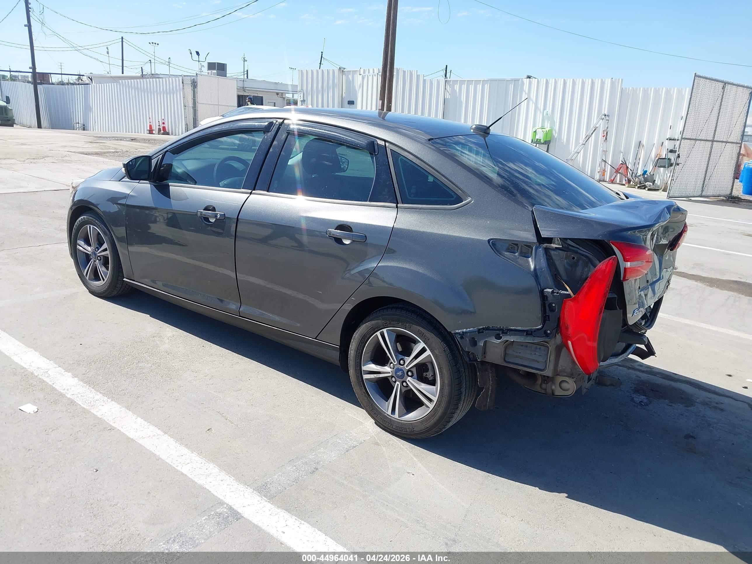 FORD FOCUS image 3