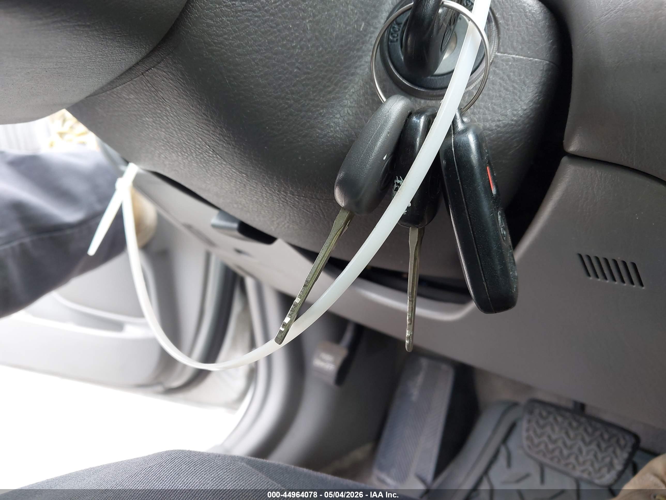 TOYOTA CAMRY image 11