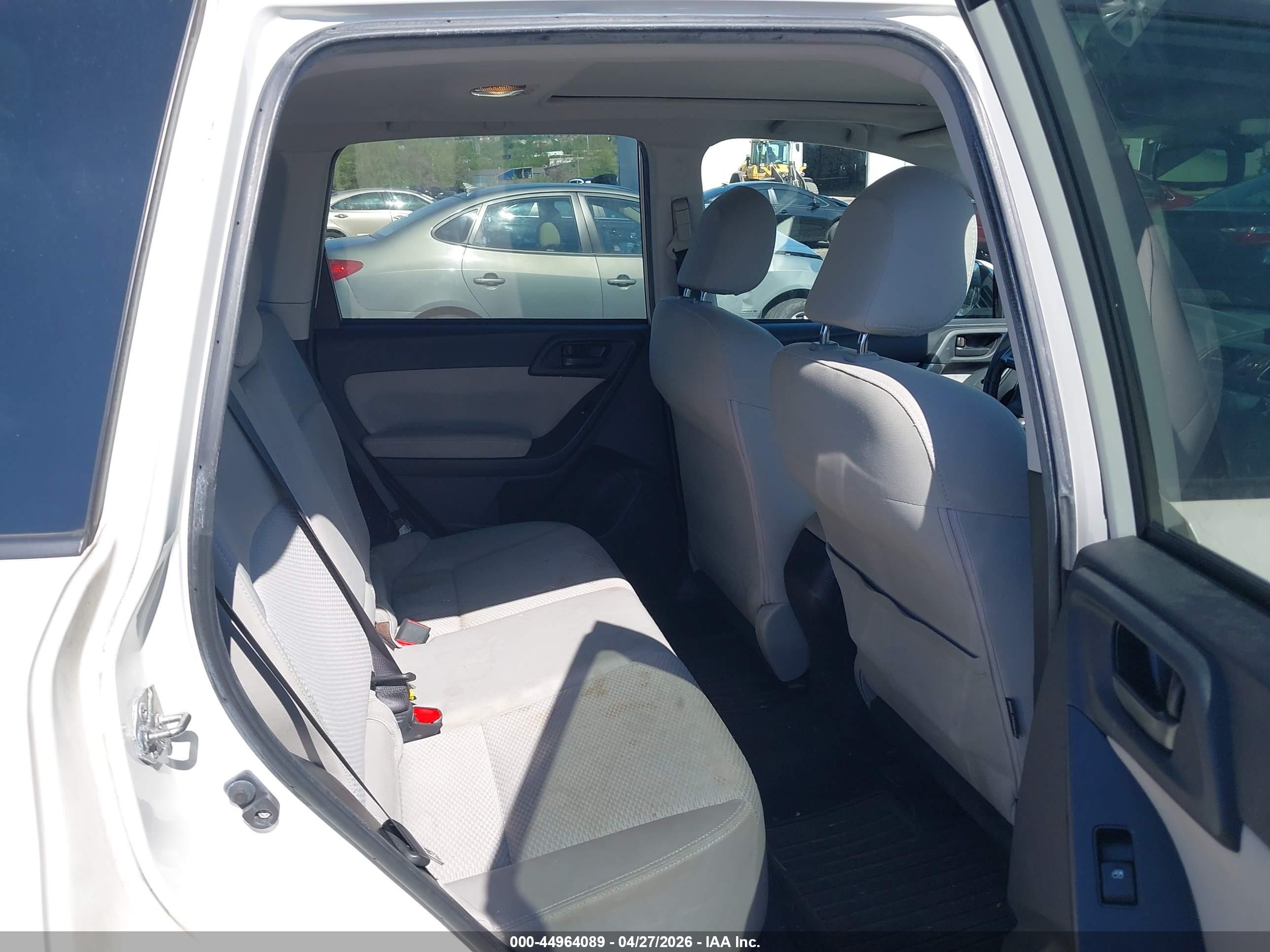 SUBARU FORESTER image 8