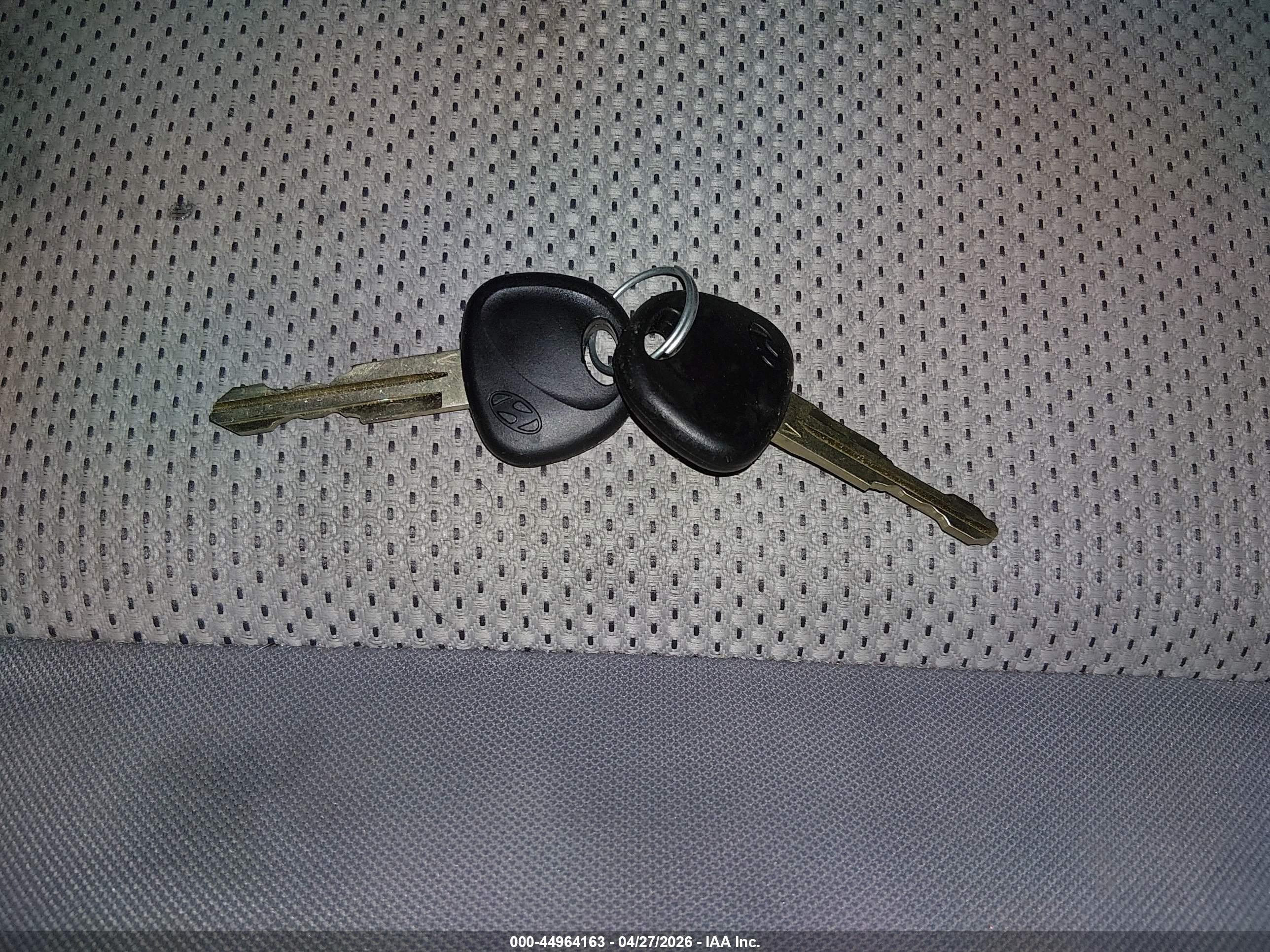 HYUNDAI ACCENT image 11