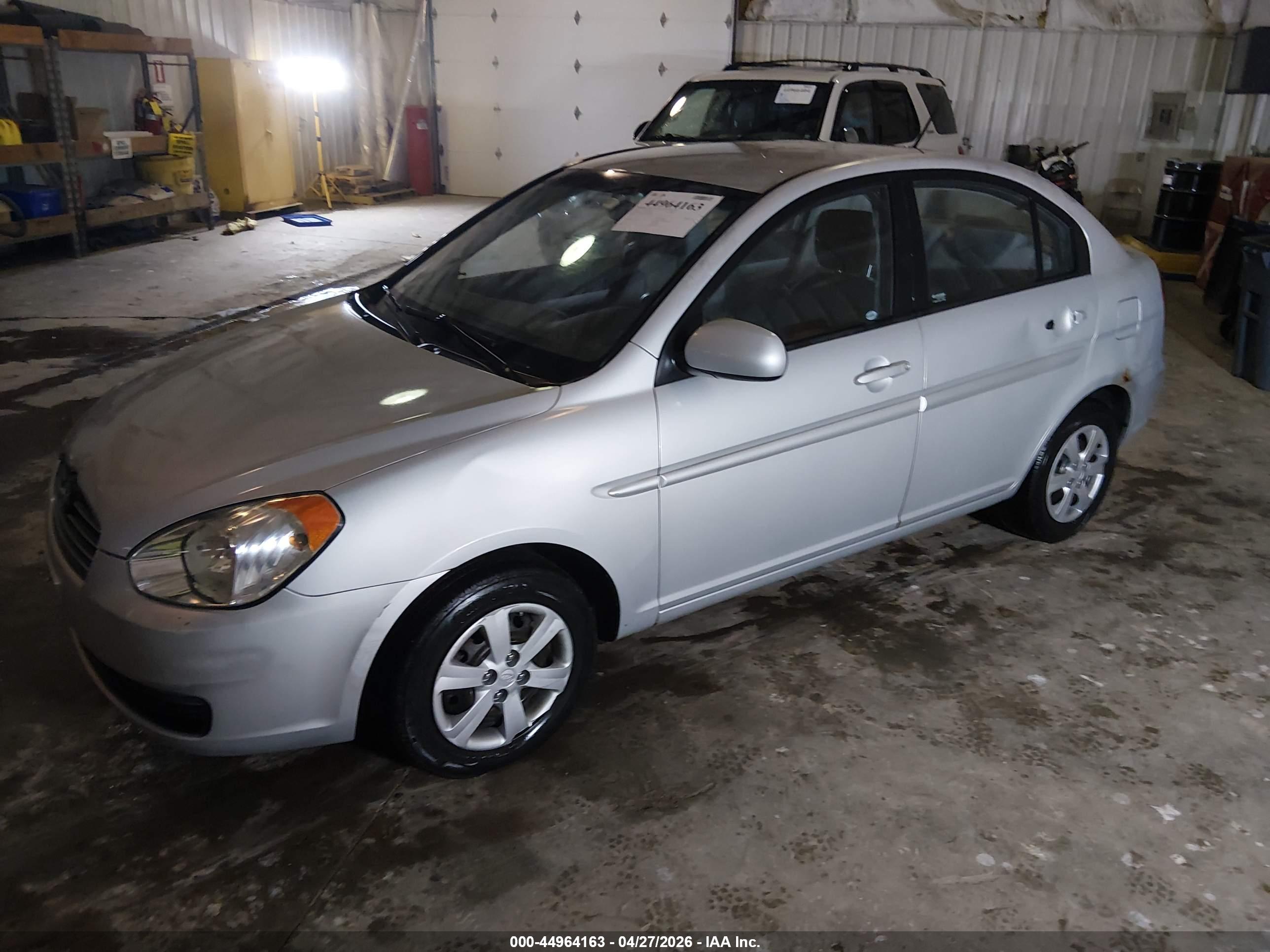 HYUNDAI ACCENT image 2