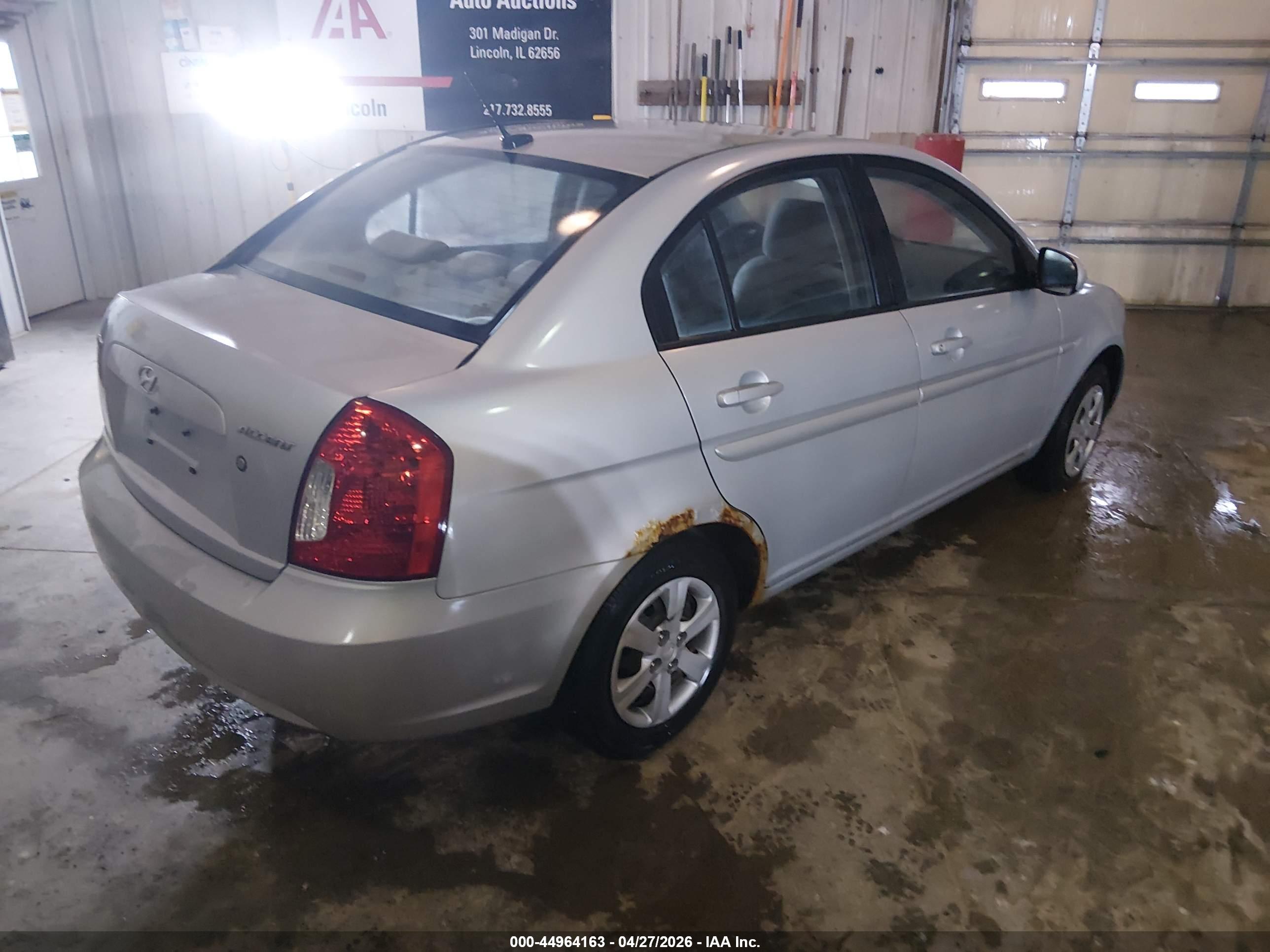 HYUNDAI ACCENT image 4
