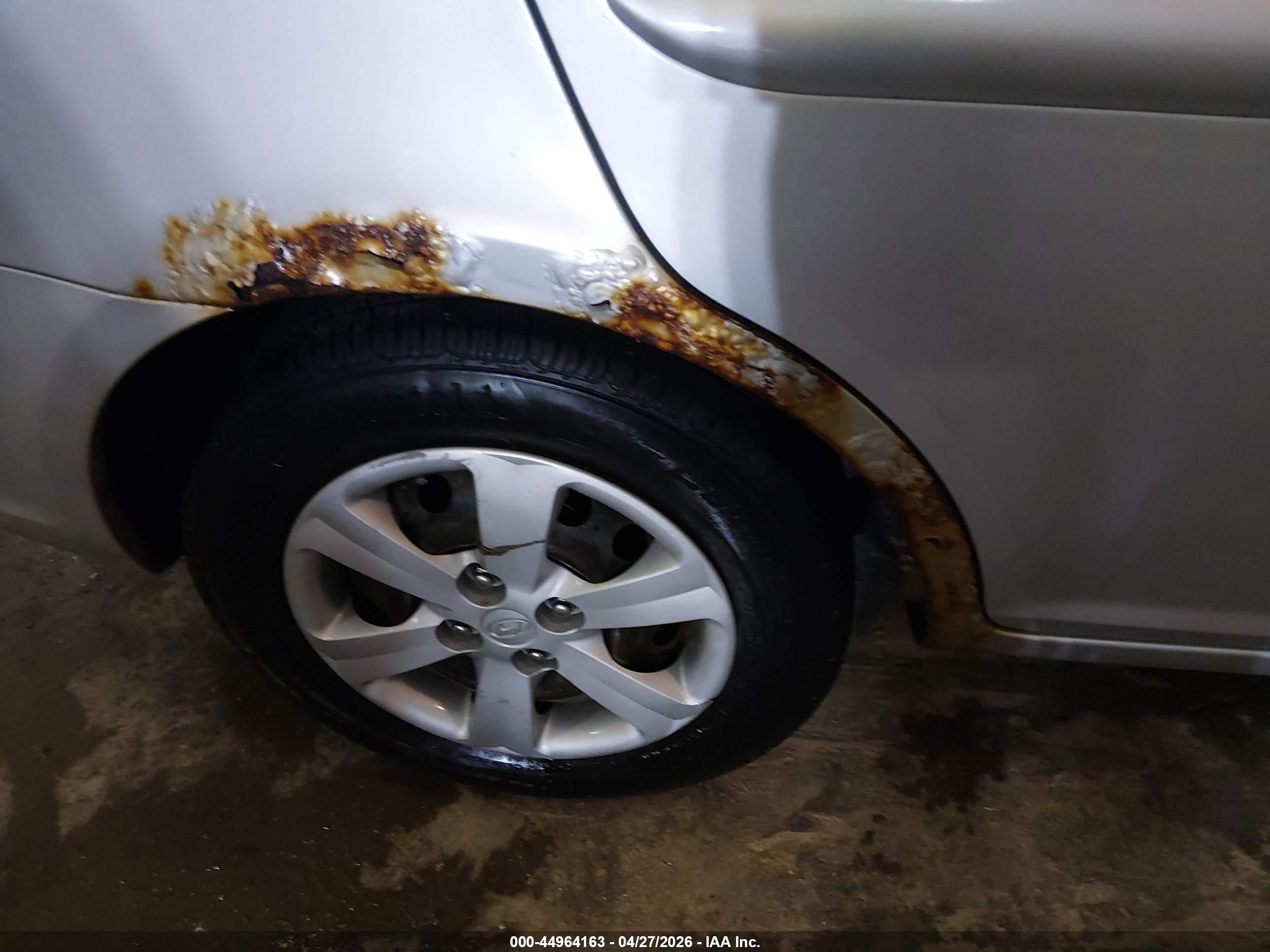 HYUNDAI ACCENT image 6