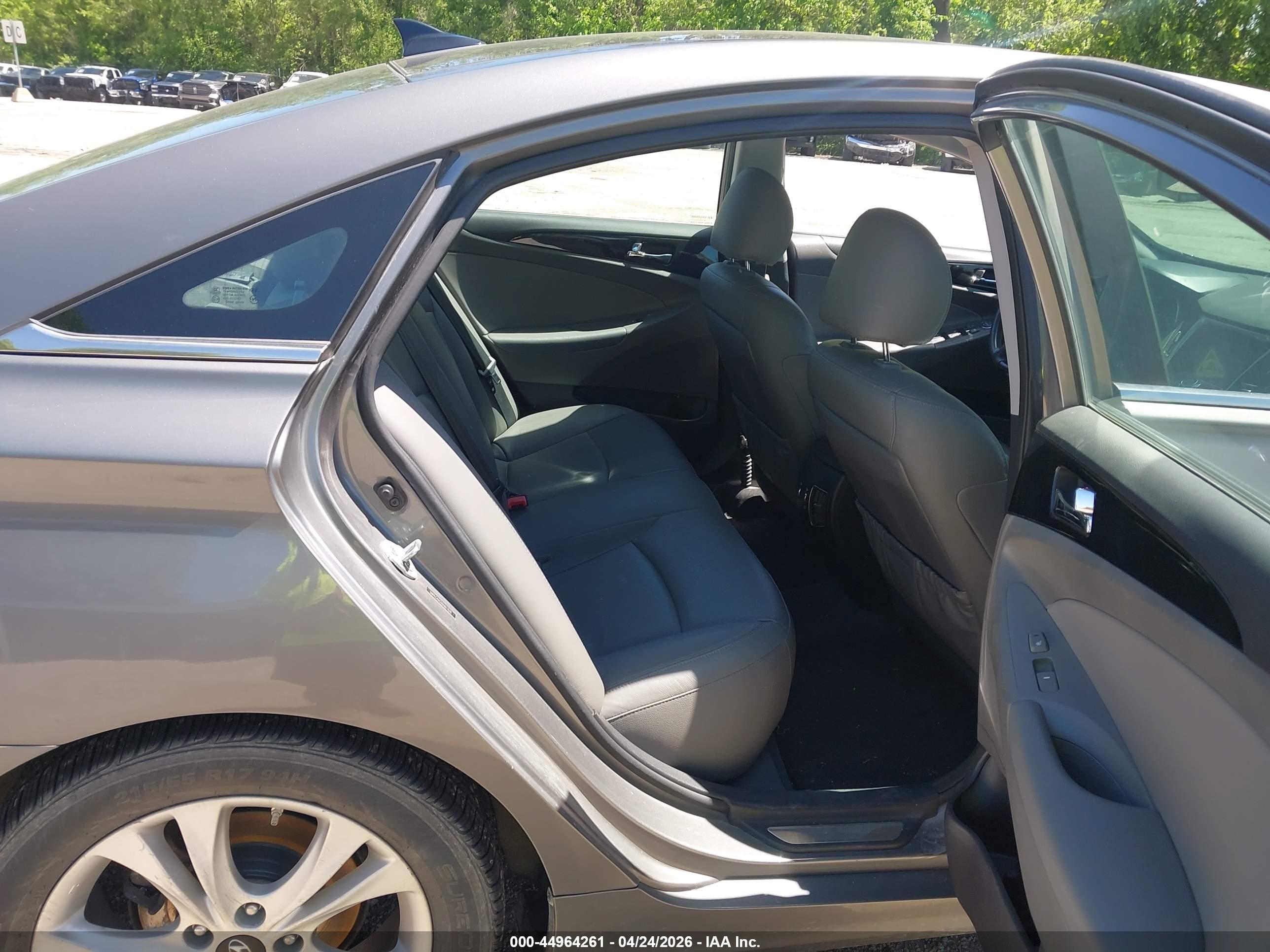 HYUNDAI SONATA image 8