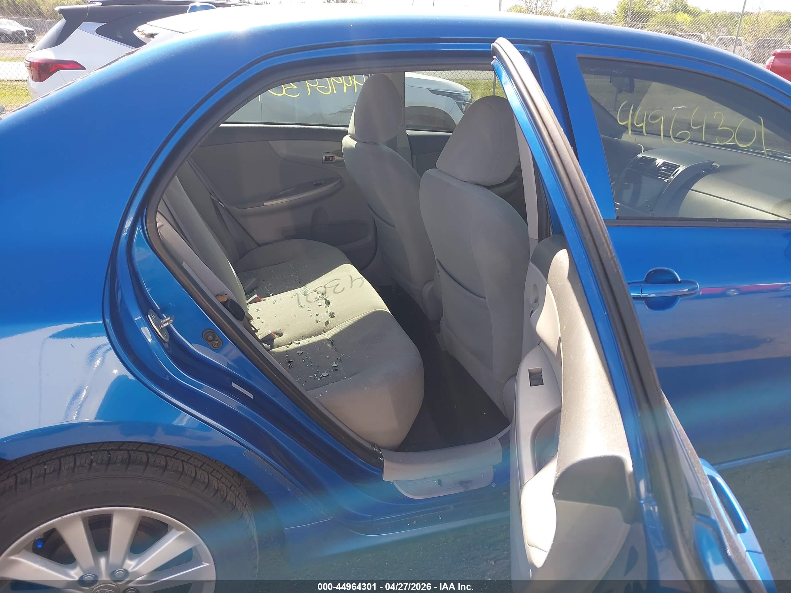 TOYOTA COROLLA image 8